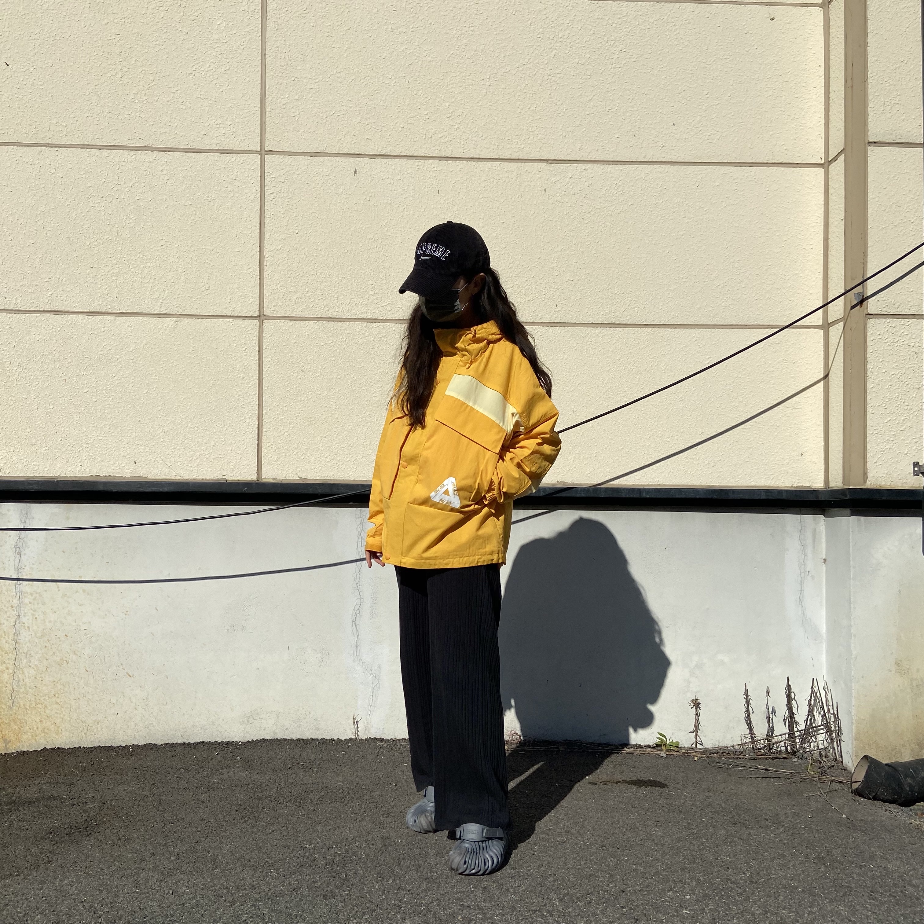 Supreme x Nike Arc Corduroy 6-Panel Black - 22SS, Palace Gone Fishing Jacket Yellow - 23SS 착용 스타일