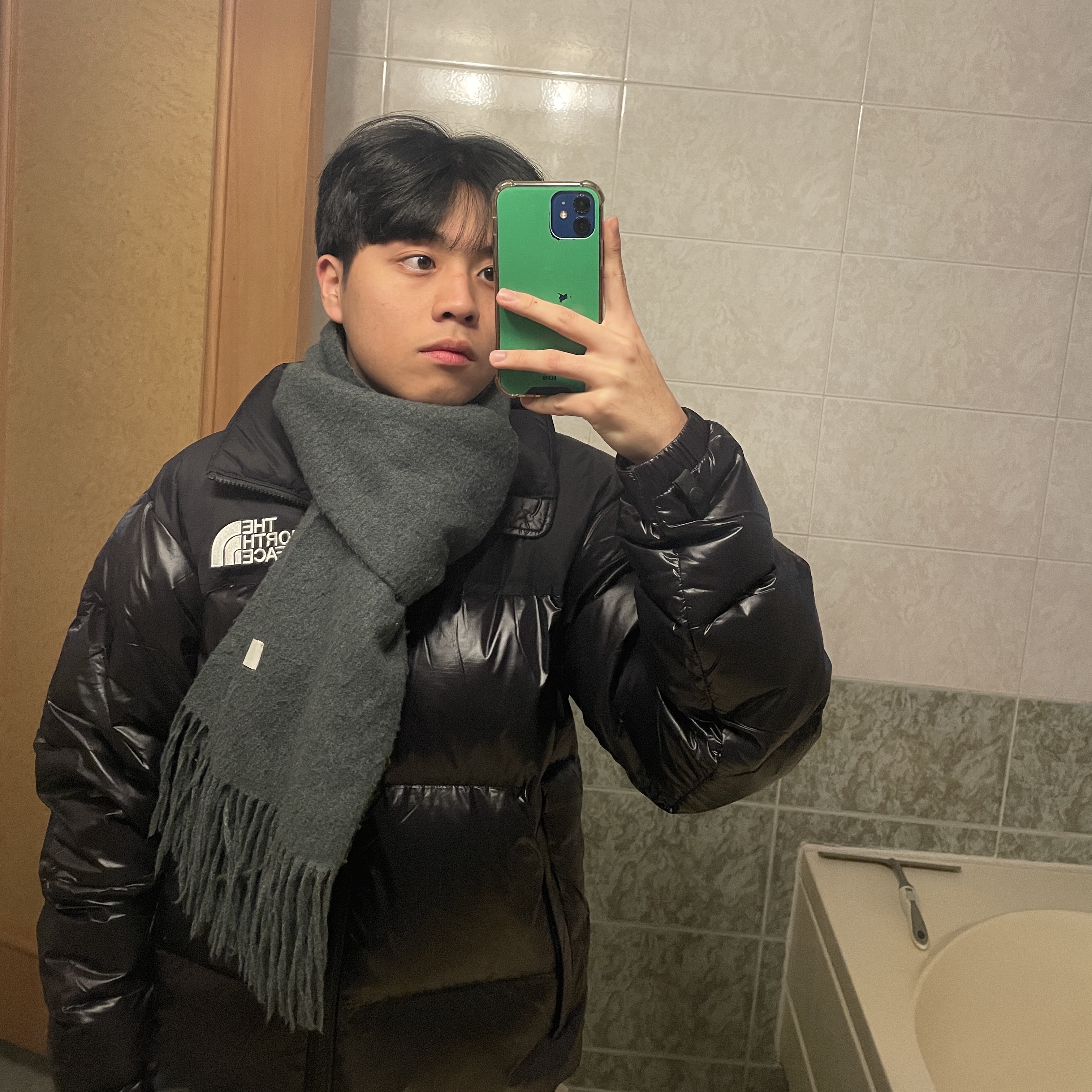 The North Face 1996 Eco Nuptse Jacket Real Black 착용 스타일