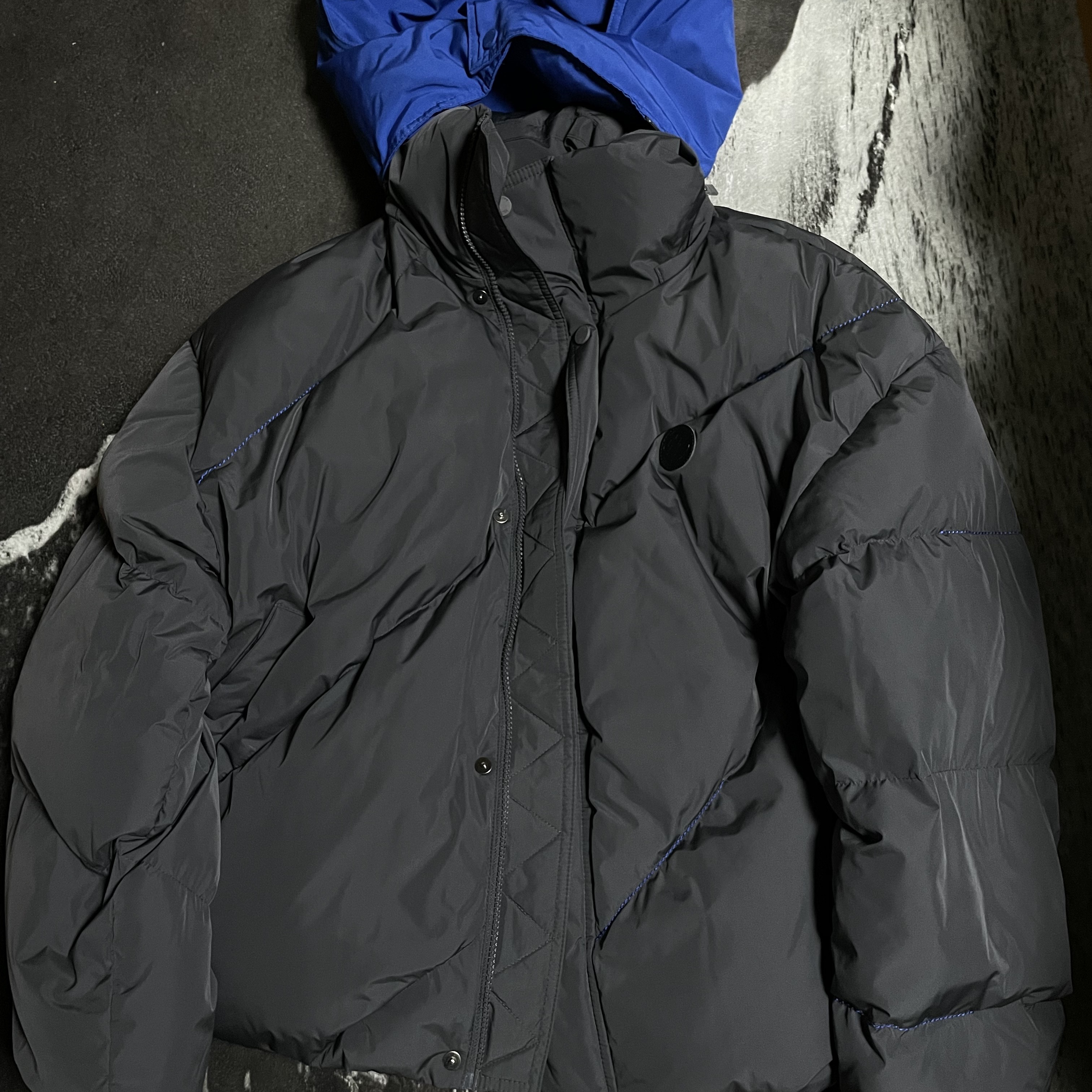 Zara x Ader Error Oversize Puffer Jacket Grey, Zara x Ader Error Oversize Puffer Jacket Black 착용 스타일 - 1