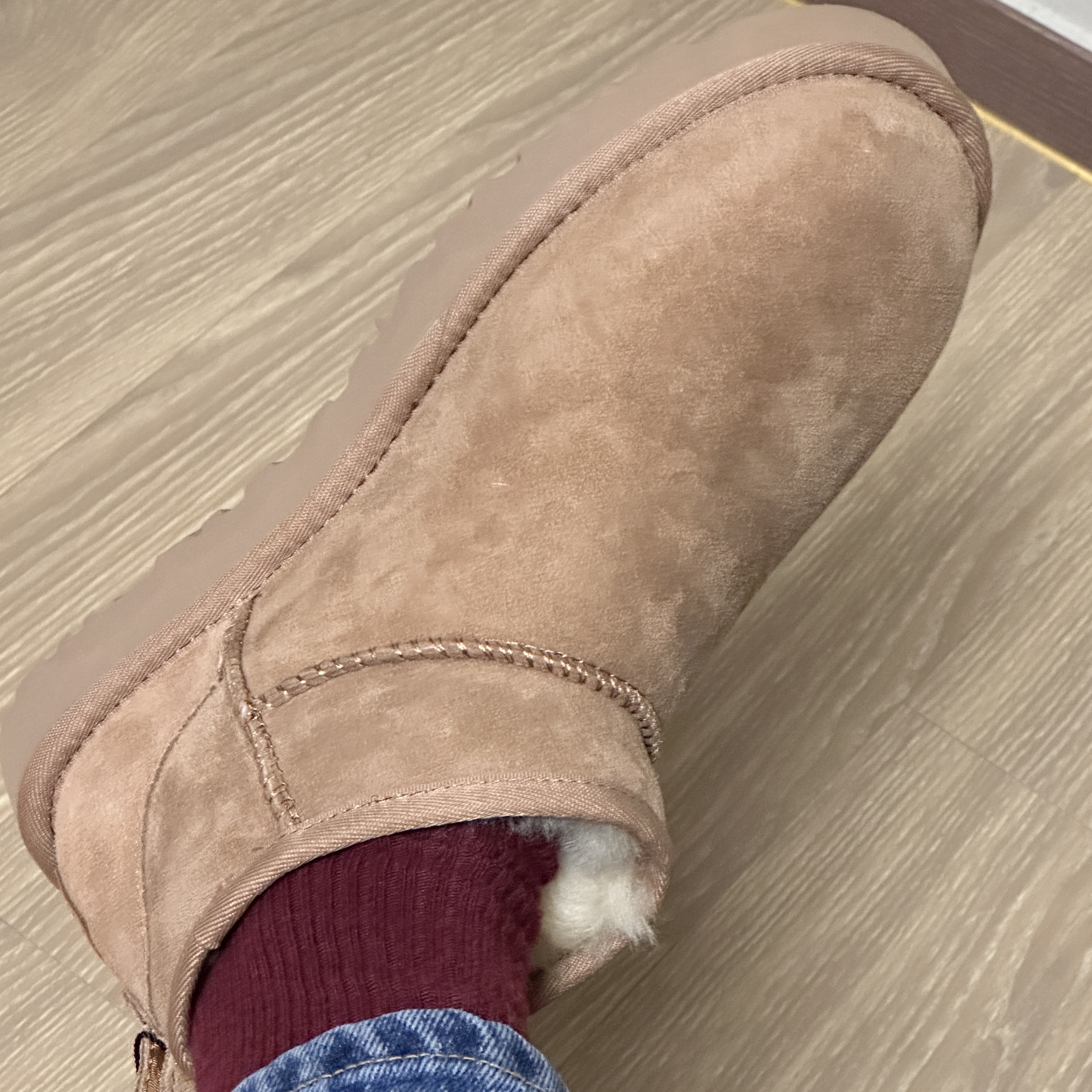 (W) UGG Classic Ultra Mini Boots Chestnut 착용 스타일