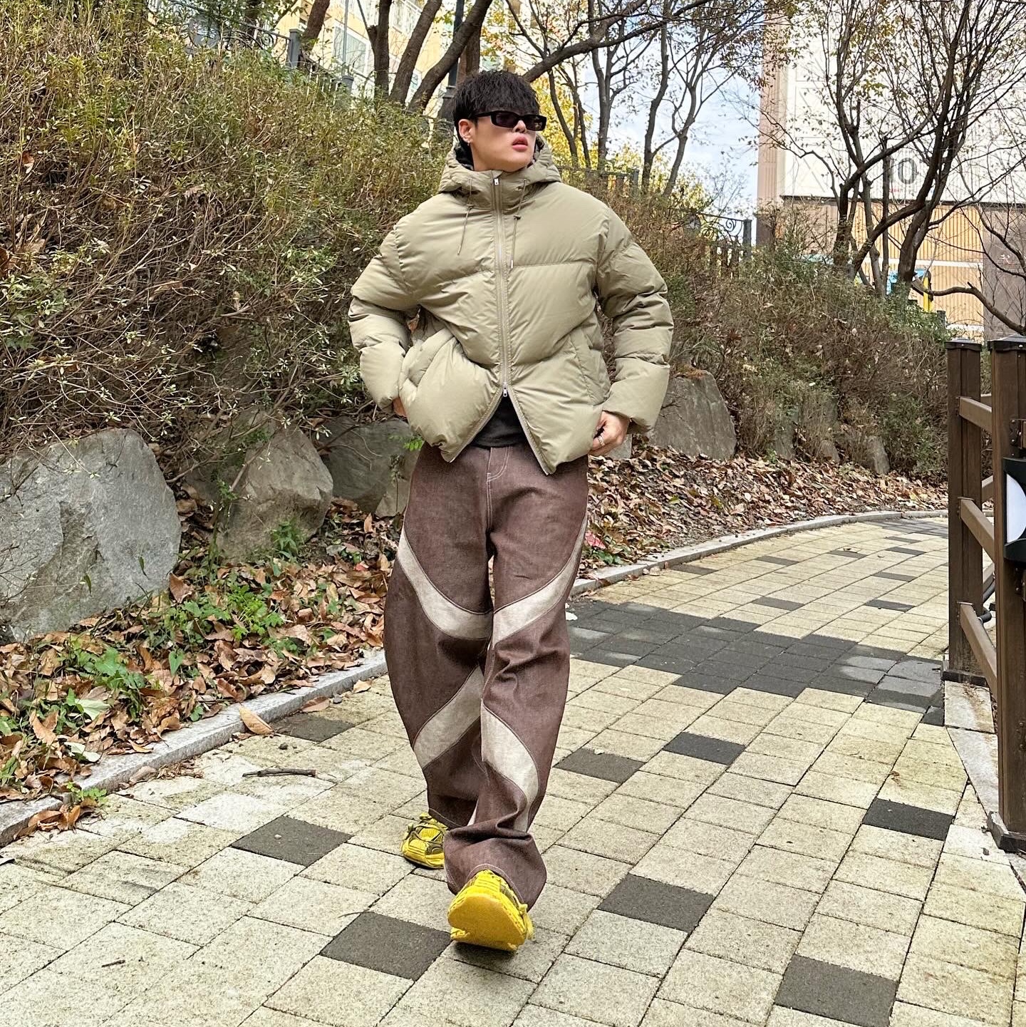 Balenciaga 3XL Sneakers Yellow Black 착용 스타일 - 3