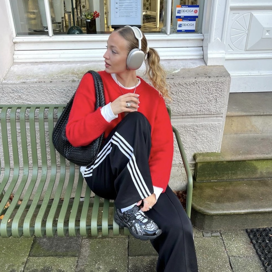 Apple AirPods Max Lightning Silver (Korean Ver.), Asics x Cecilie Bahnsen GT-2160 Black 착용 스타일