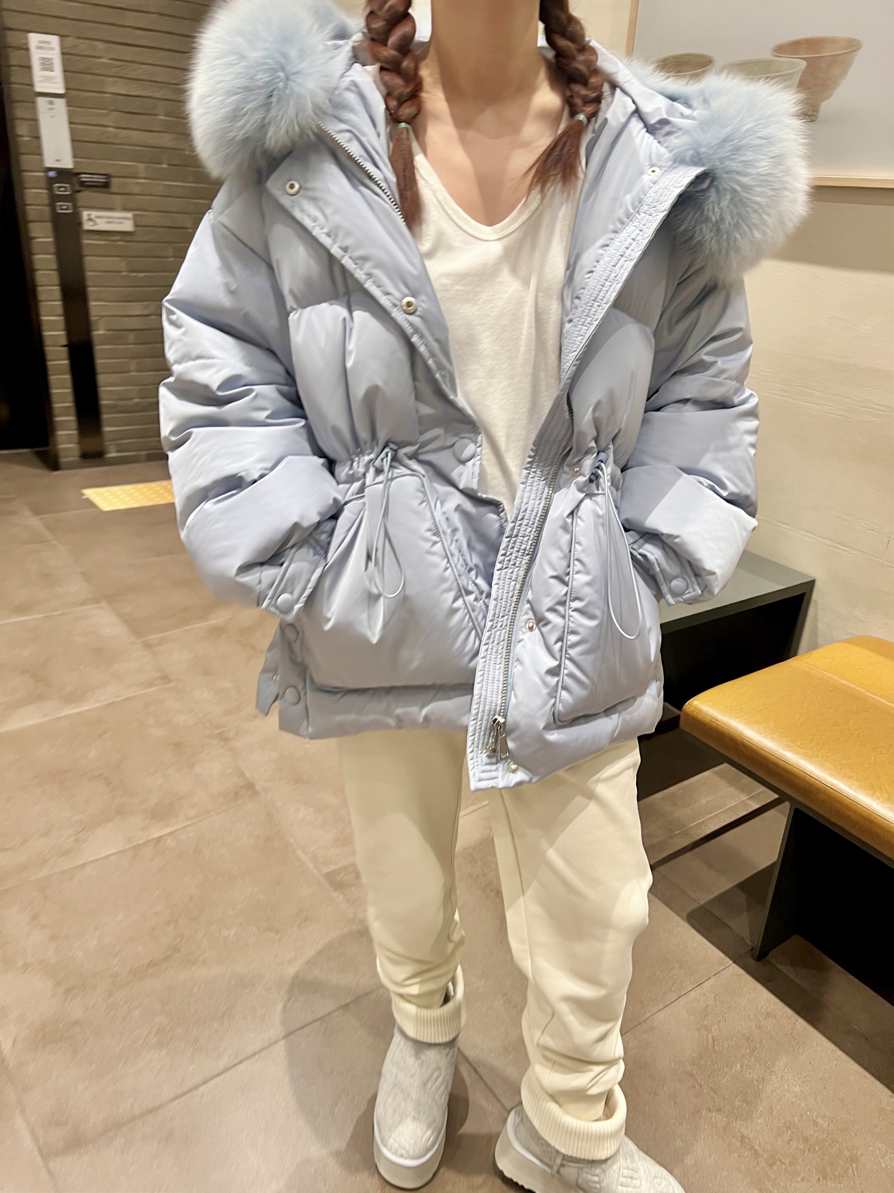 (W) UGG Ultra Mini UGG Fluff Chestnut 착용 스타일 - 3
