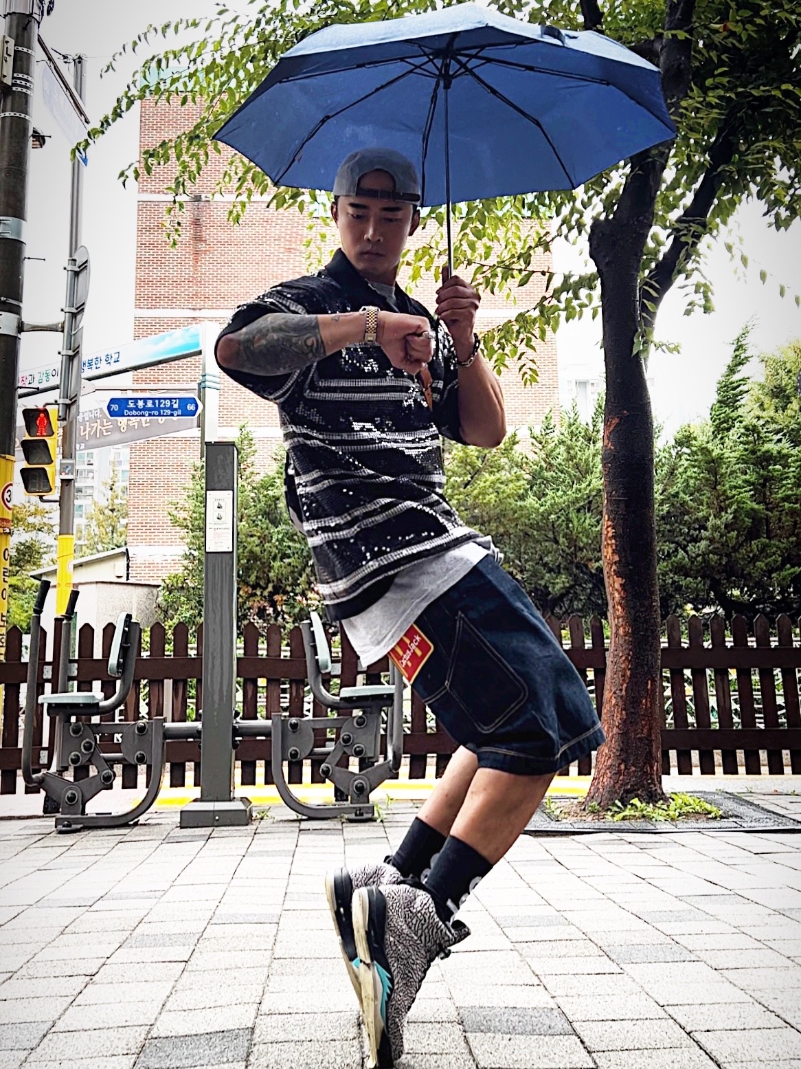 Supreme Washed Chino Twill Camp Cap Grey - 22SS, Supreme Don’t Fuck Around T-Shirt Heather Grey - 22FW 착용 스타일 - 1