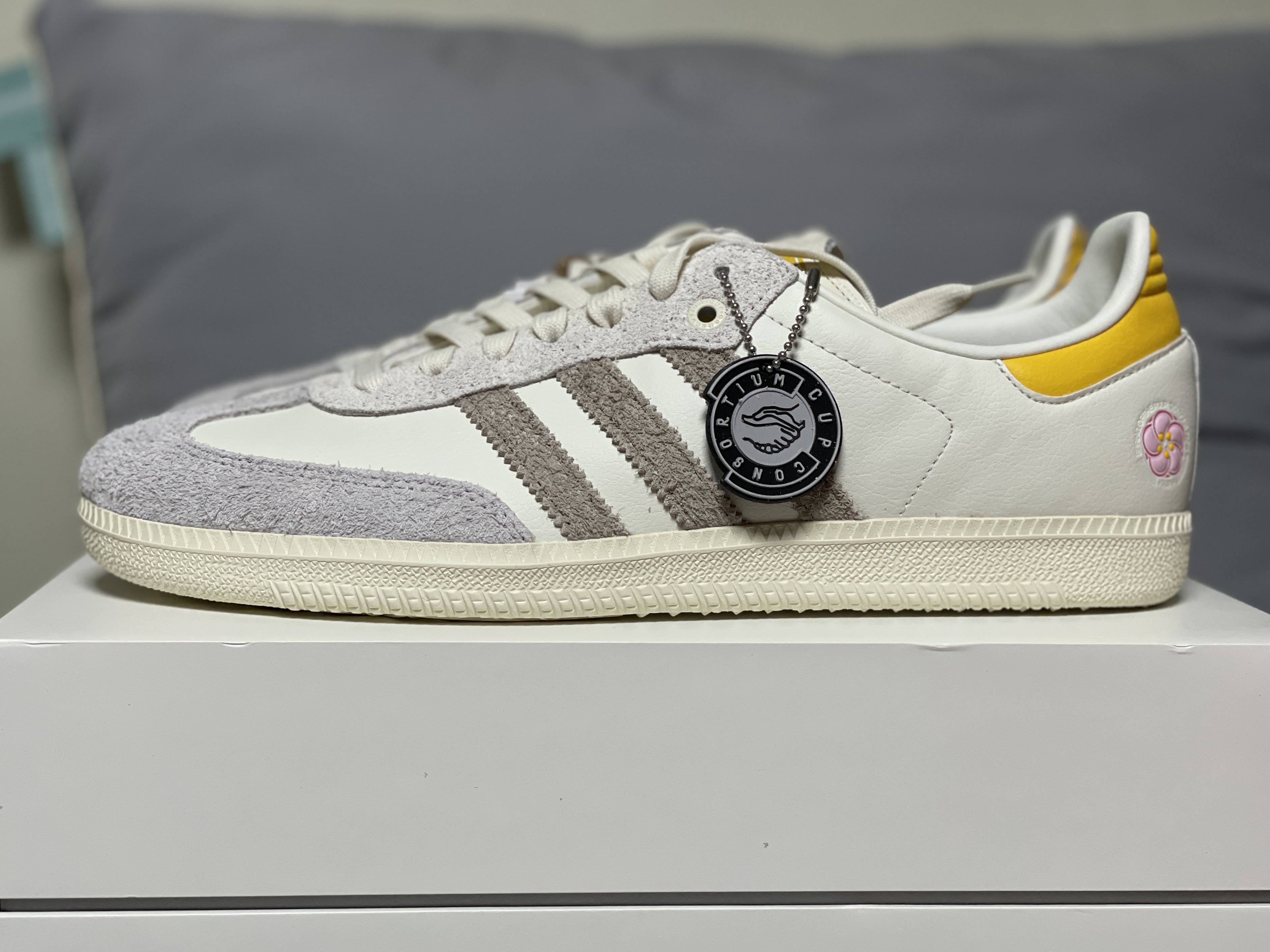 Adidas x Kasina Samba Consortium Cup Off White Trace Khaki 착용 스타일 - 2