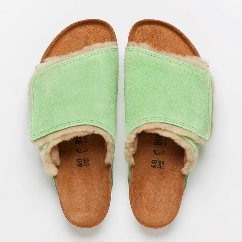 Birkenstock x Stussy Solana Shearling Slide Caramel, Birkenstock x Stussy Solana Shearling Slide Washed Green 착용 스타일 - 4