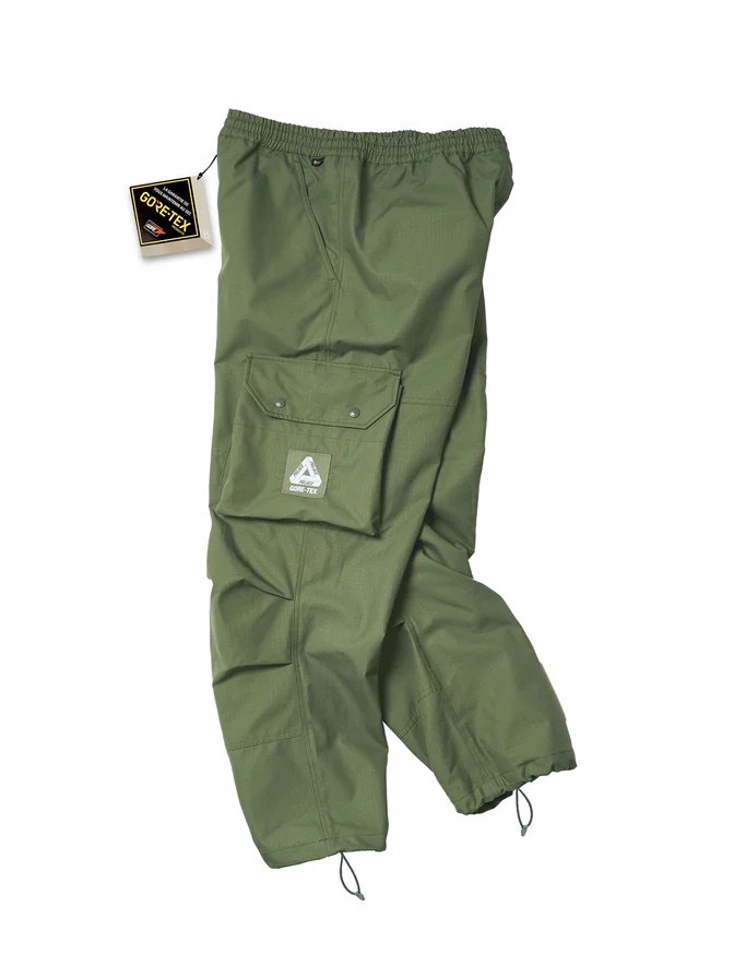 Palace Gore-Tex Cotton RS Cargos Olive - 23FW 착용 스타일 - 1