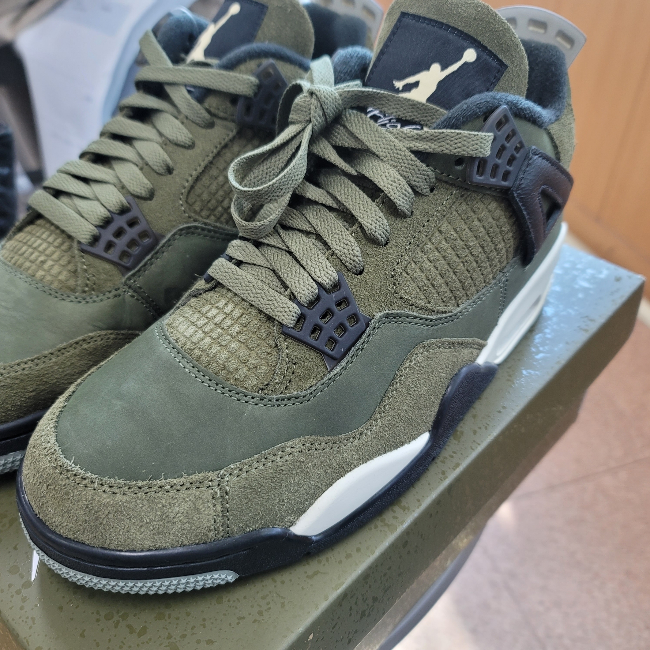Jordan 4 Retro SE Craft Medium Olive 착용 스타일 - 2