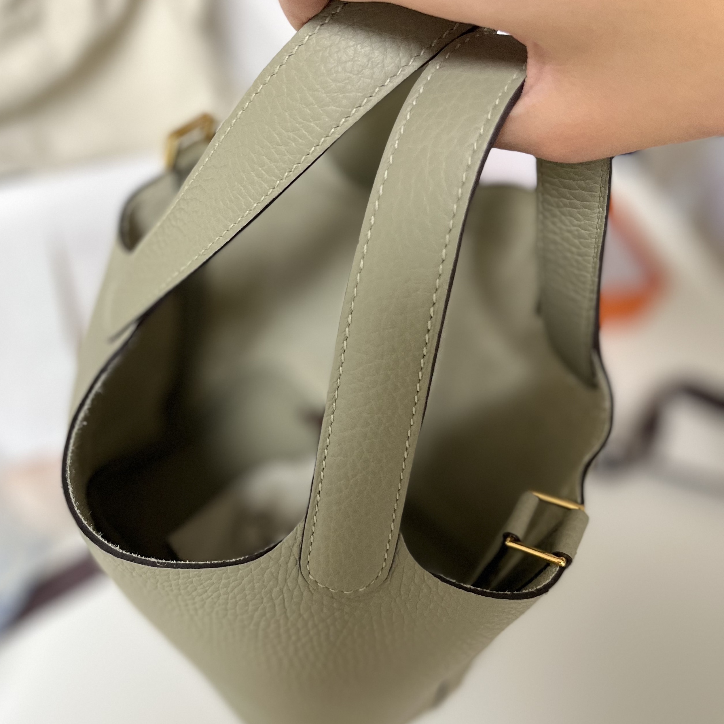 Hermes Picotin Lock 18 Bag Clemence & Gold Sauge 착용 스타일