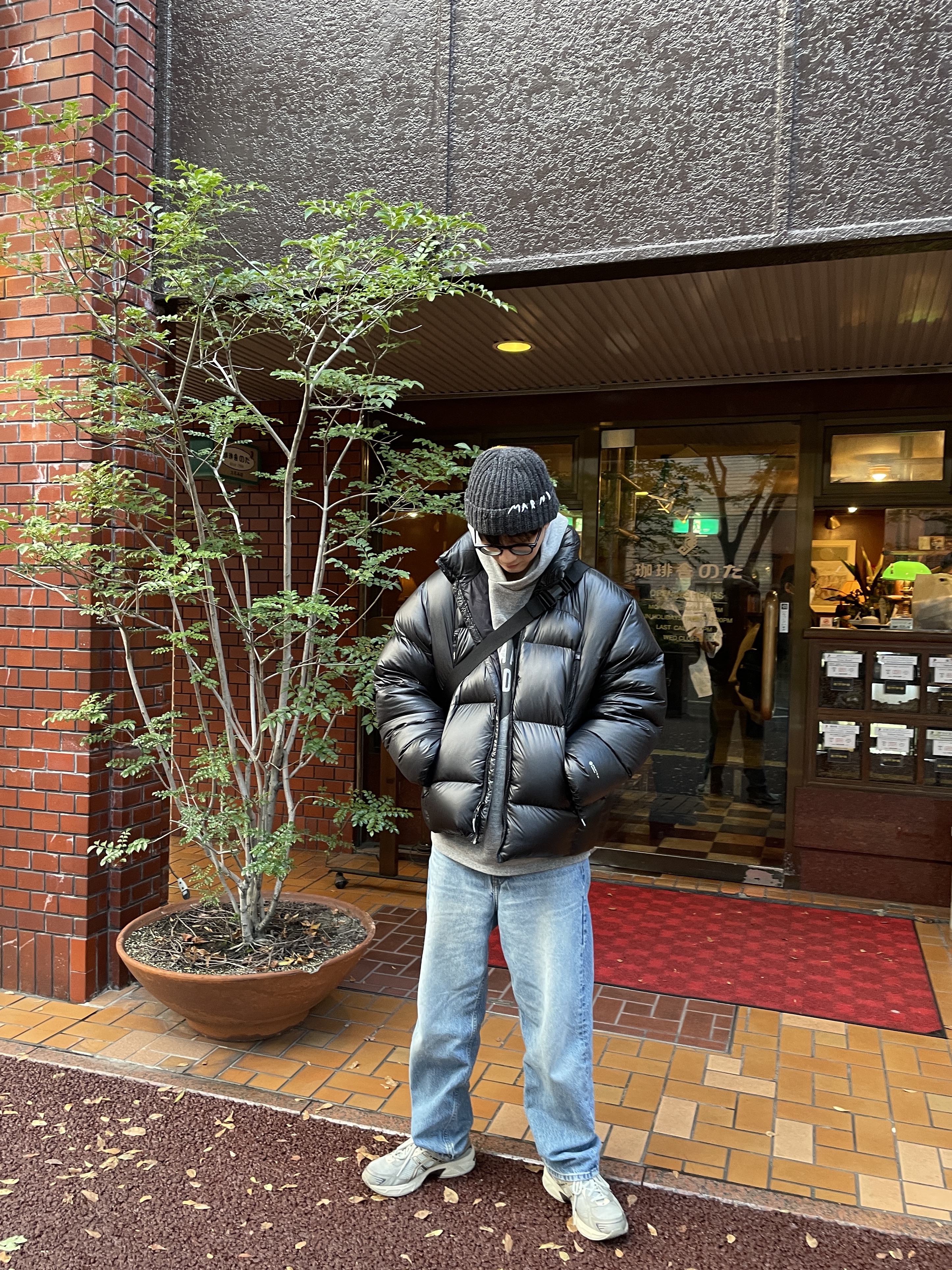 Supreme Featherweight Down Puffer Jacket Black - 23FW, Asics x I4P Gel-1130 Glacier Grey Mink 착용 스타일