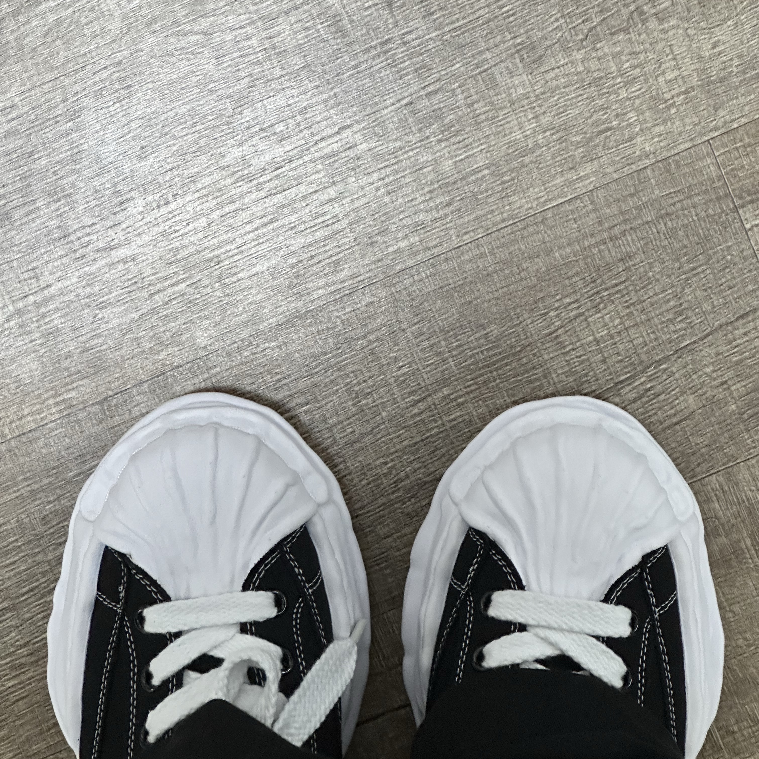 Maison Mihara Yasuhiro Blakey OG Sole Canvas Low-top Sneakers Black White 착용 스타일 - 3