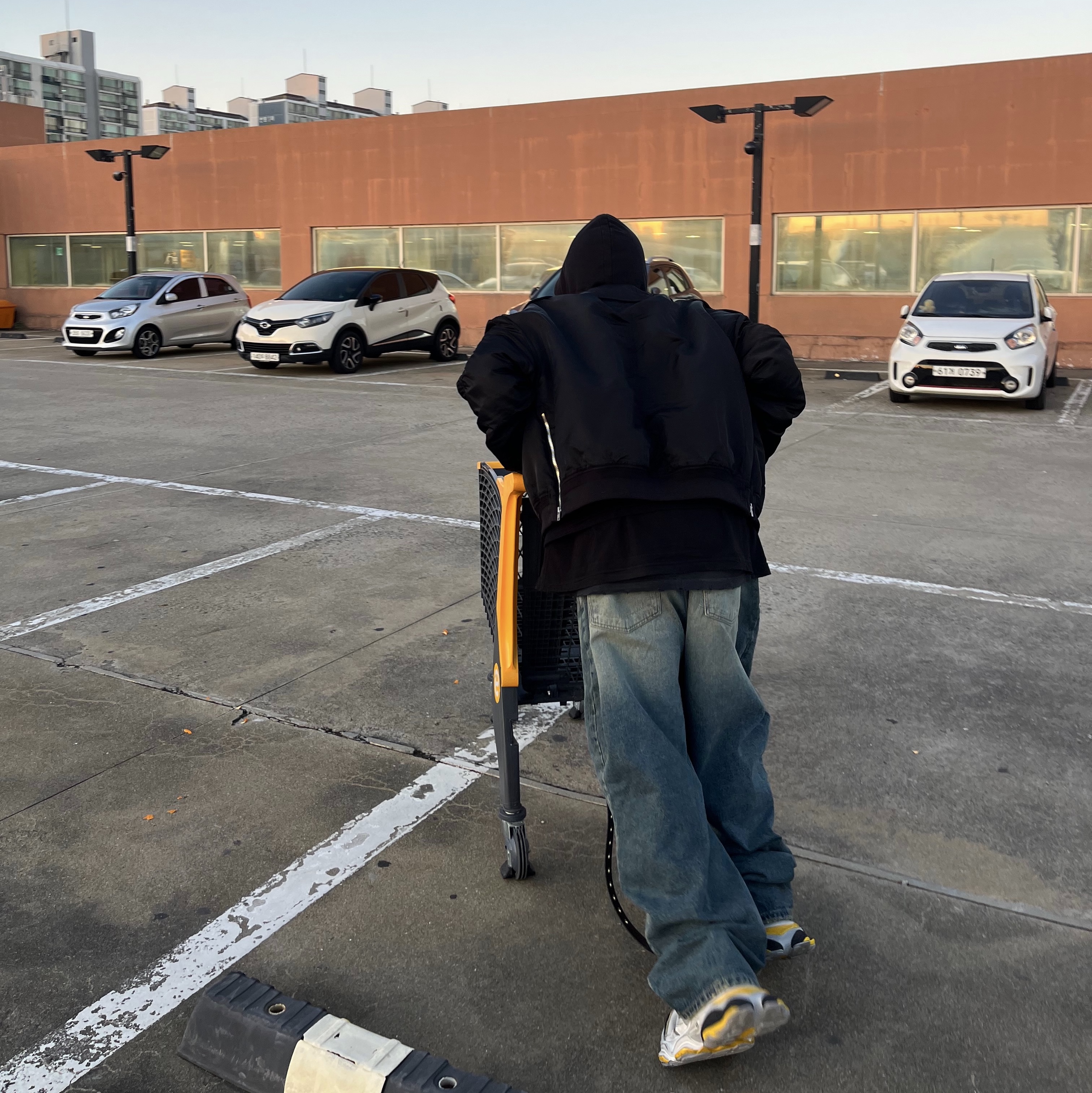 Balenciaga Cargo Sneakers Grey Black Yellow, Juun.J Detachable Hood MA-1 Jumper Black - 22SS 착용 스타일 - 2