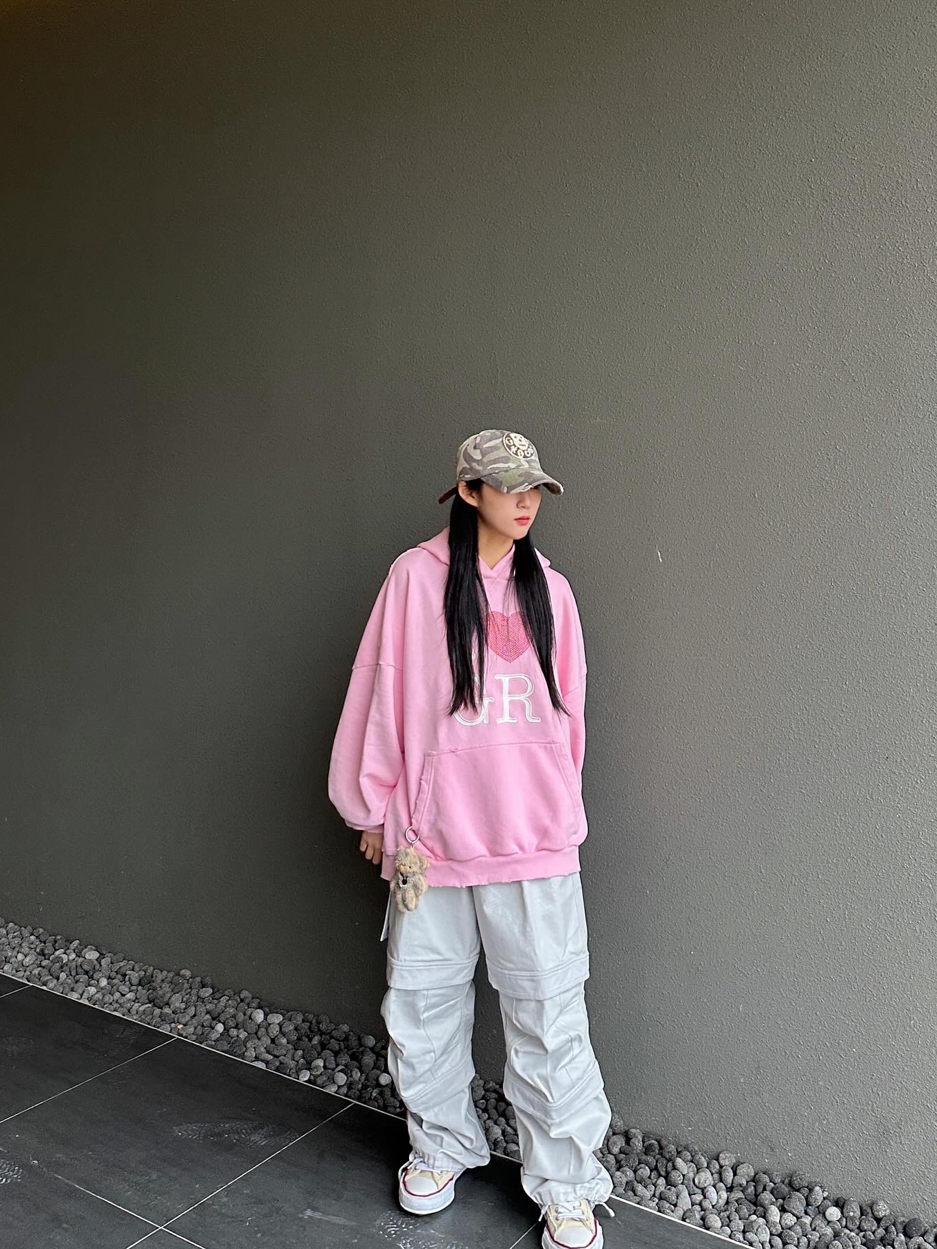 Project G/R I Love GR Hoodie Pink - Haus of GR Exclusive, Maison Mihara Yasuhiro Peterson OG Sole Canvas Low-top Sneakers Natural 착용 스타일 - 4