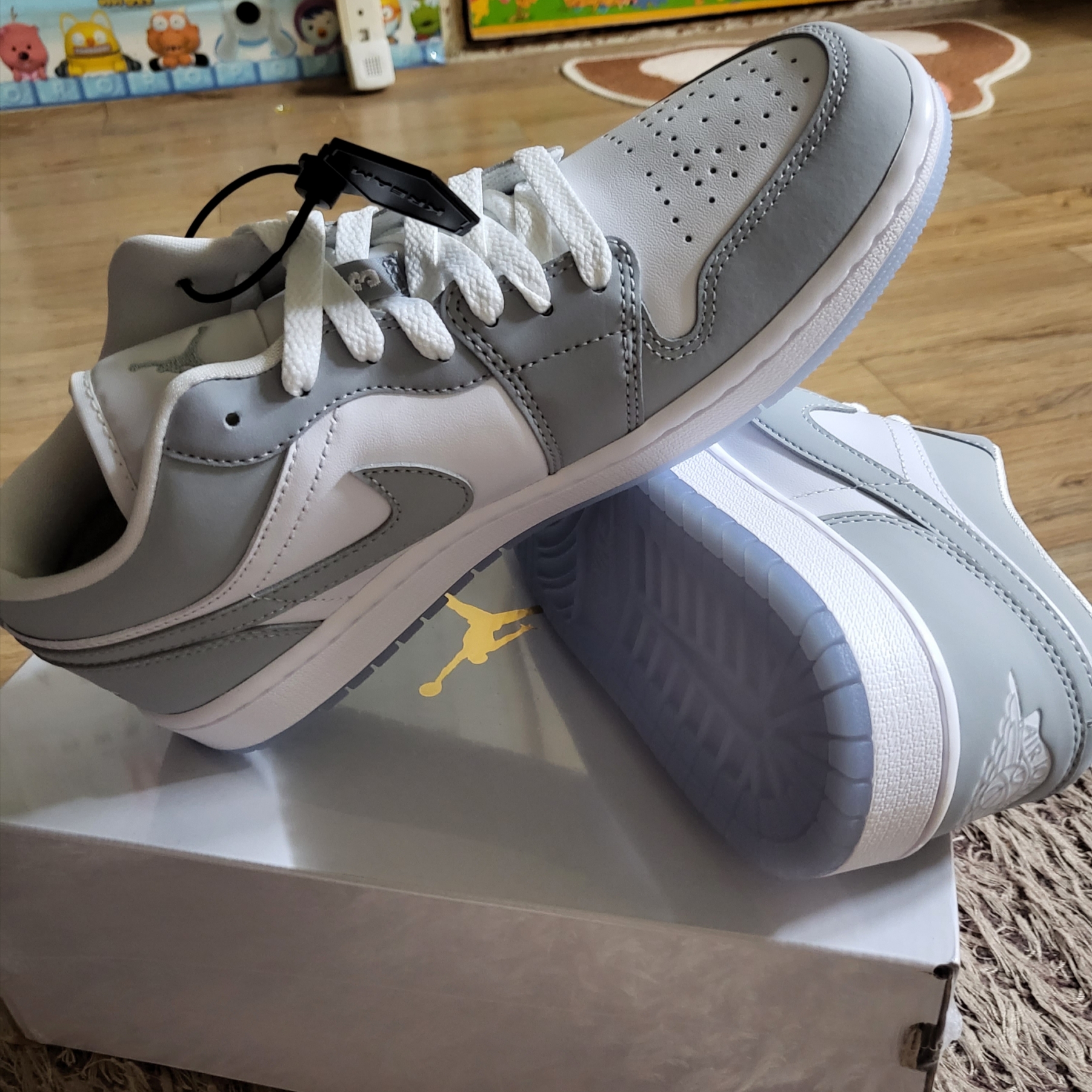 (W) Jordan 1 Low White Wolf Grey 착용 스타일