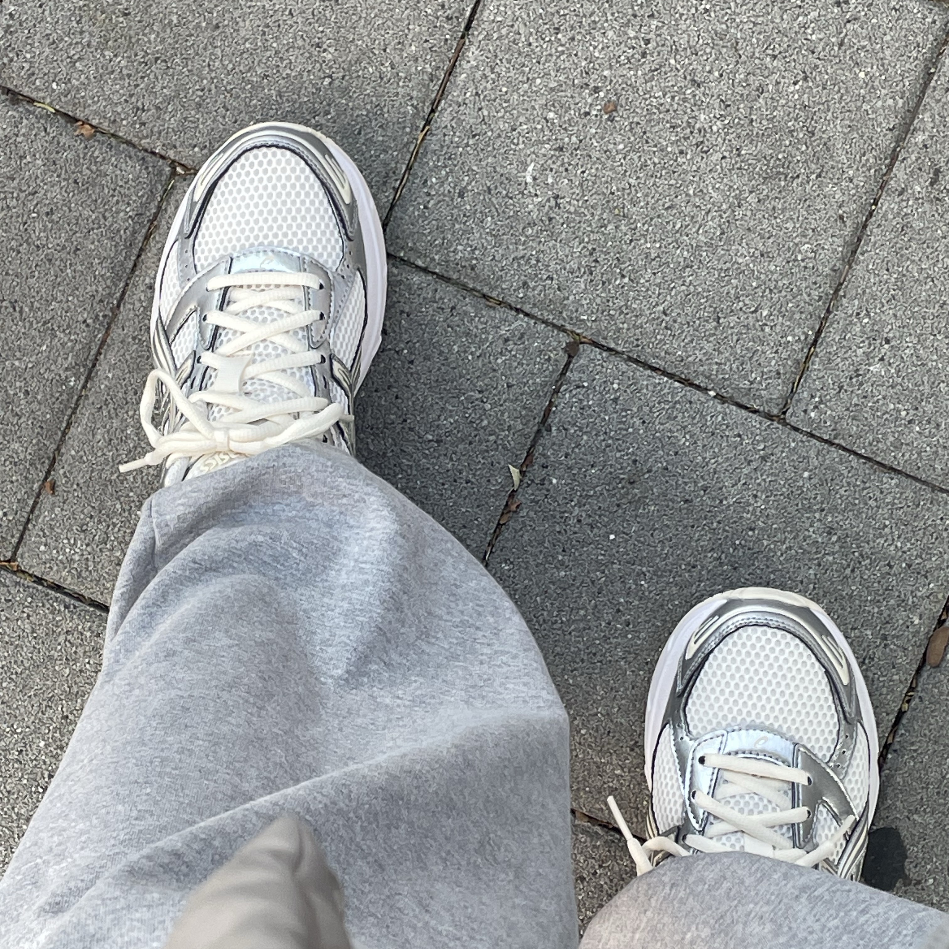 (W) Asics Gel-1130 Cream Pure Silver 착용 스타일 - 1