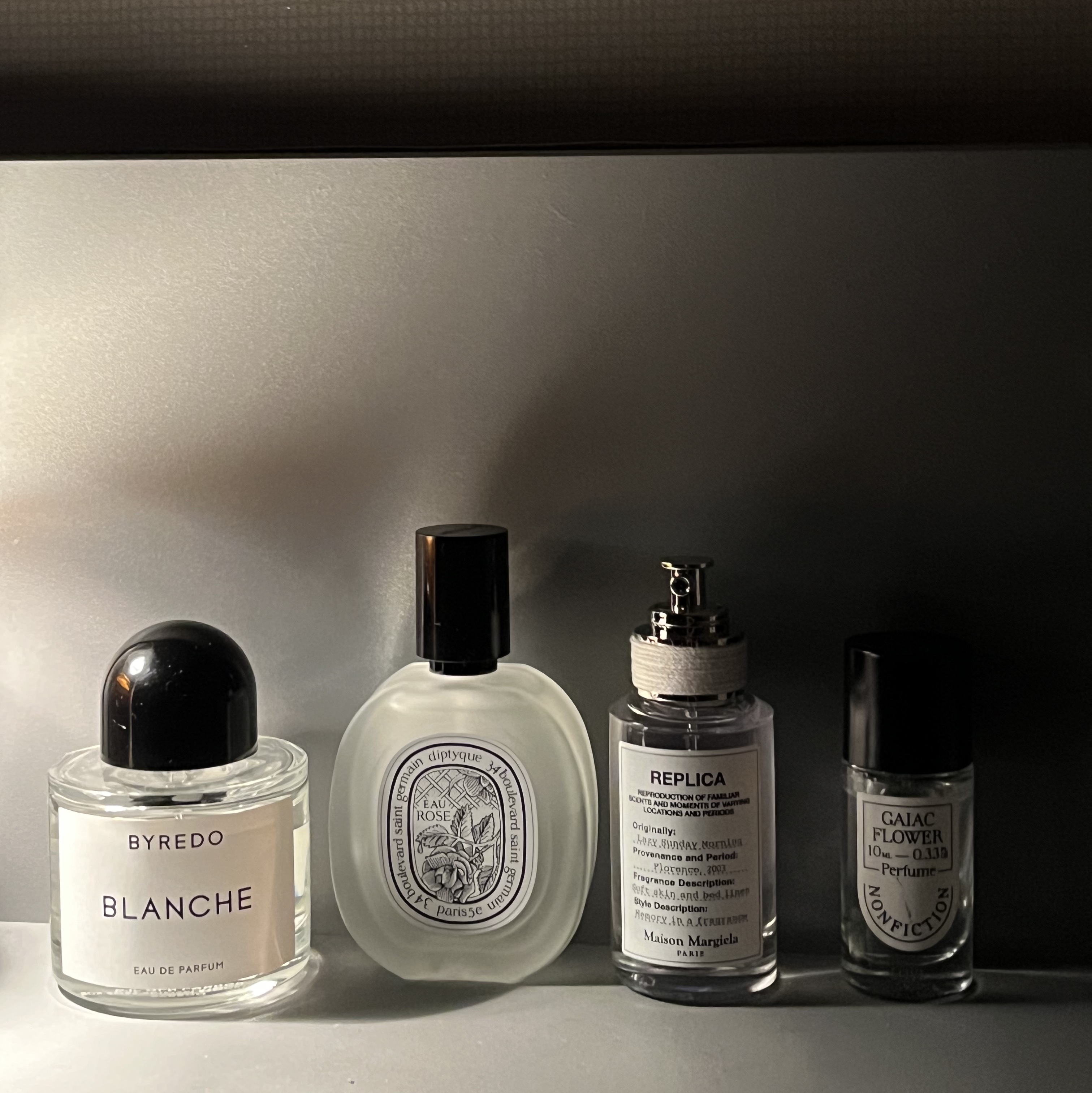 Maison Margiela Replica Lazy Sunday Morning Eau De Toilette 30ml, Byredo Blanche Eau De Parfum 50ml 착용 스타일 - 2