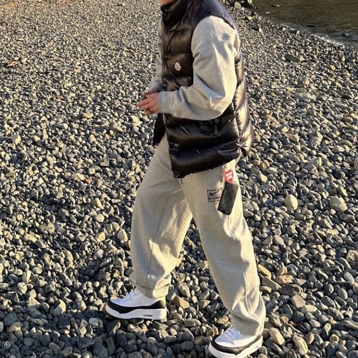 Nike x Stussy NRG Fleece Pants Dark Grey Heather (DO9340-063), Moncler Tibb Down Gilet Black - 23FW 착용 스타일 - 1