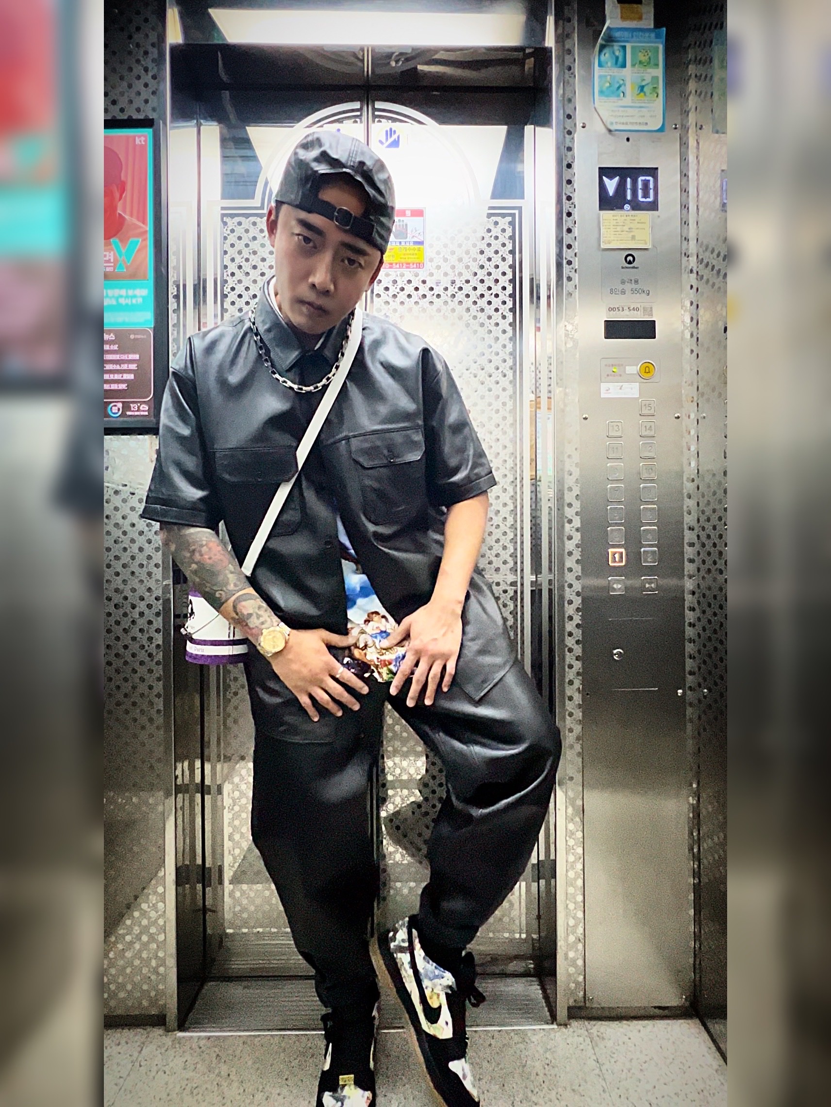 Supreme Leather Camp Cap Black - 21SS, Supreme Leather S/S Work Shirt Black - 23FW 착용 스타일 - 1