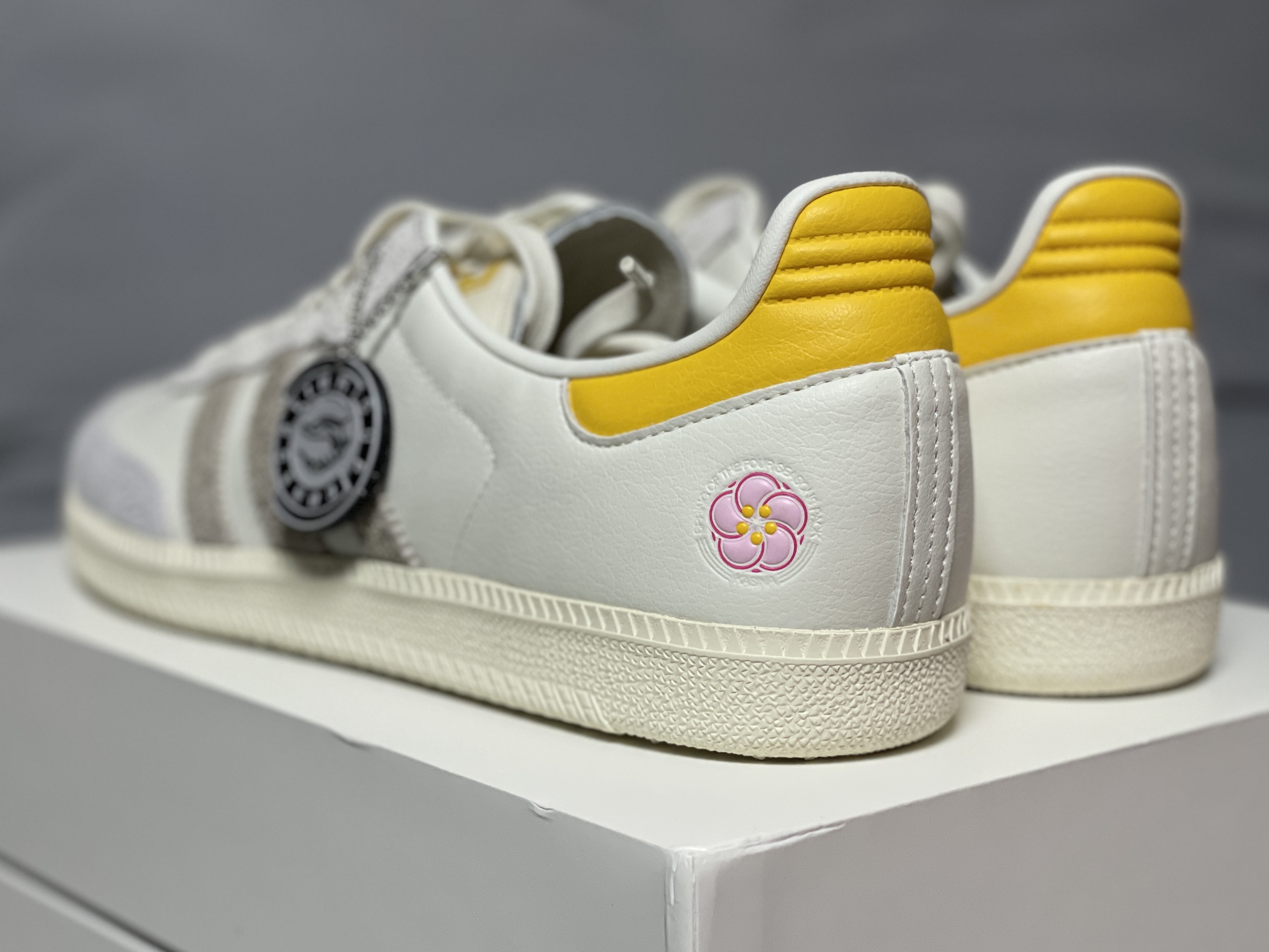 Adidas x Kasina Samba Consortium Cup Off White Trace Khaki 착용 스타일 - 3
