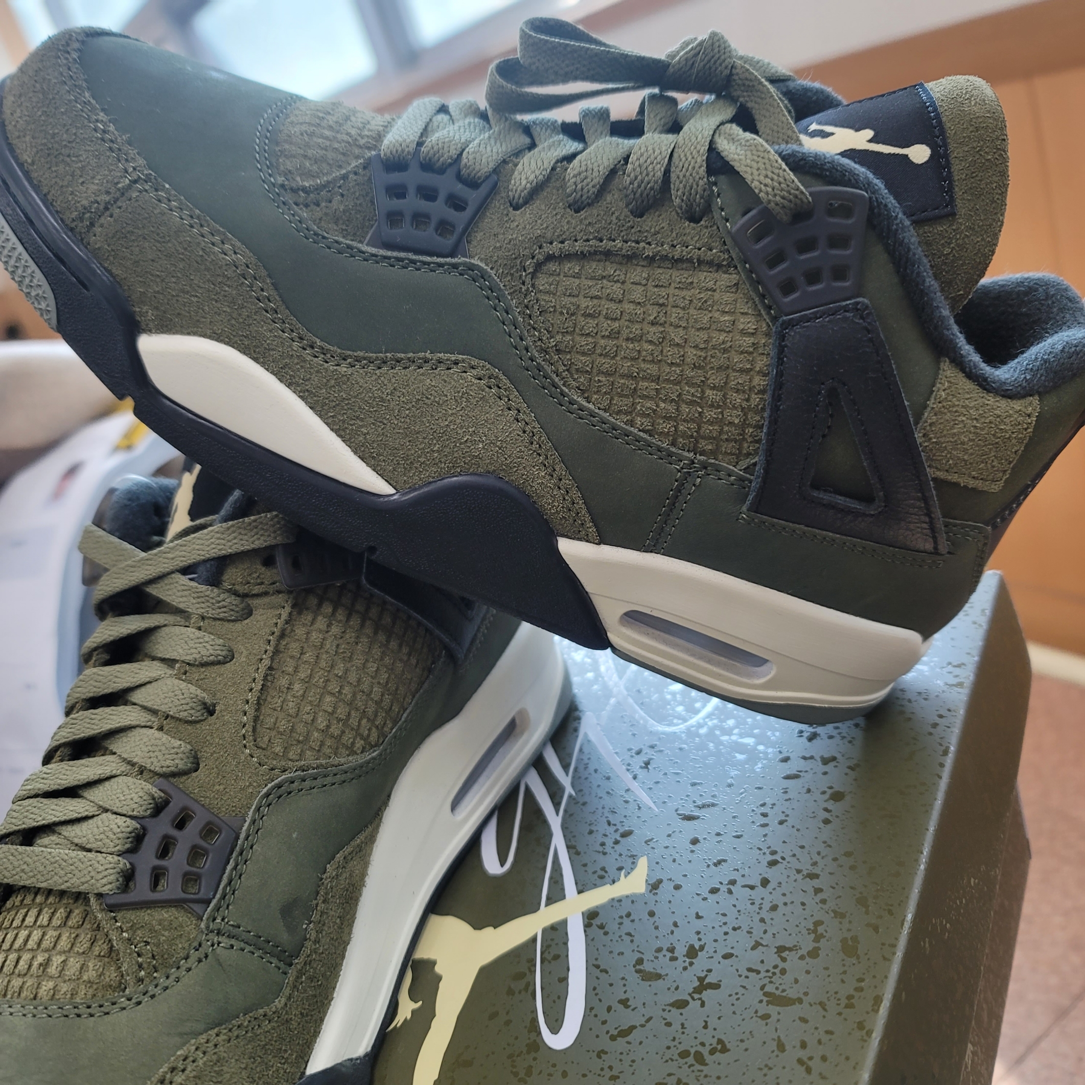 Jordan 4 Retro SE Craft Medium Olive 착용 스타일 - 1