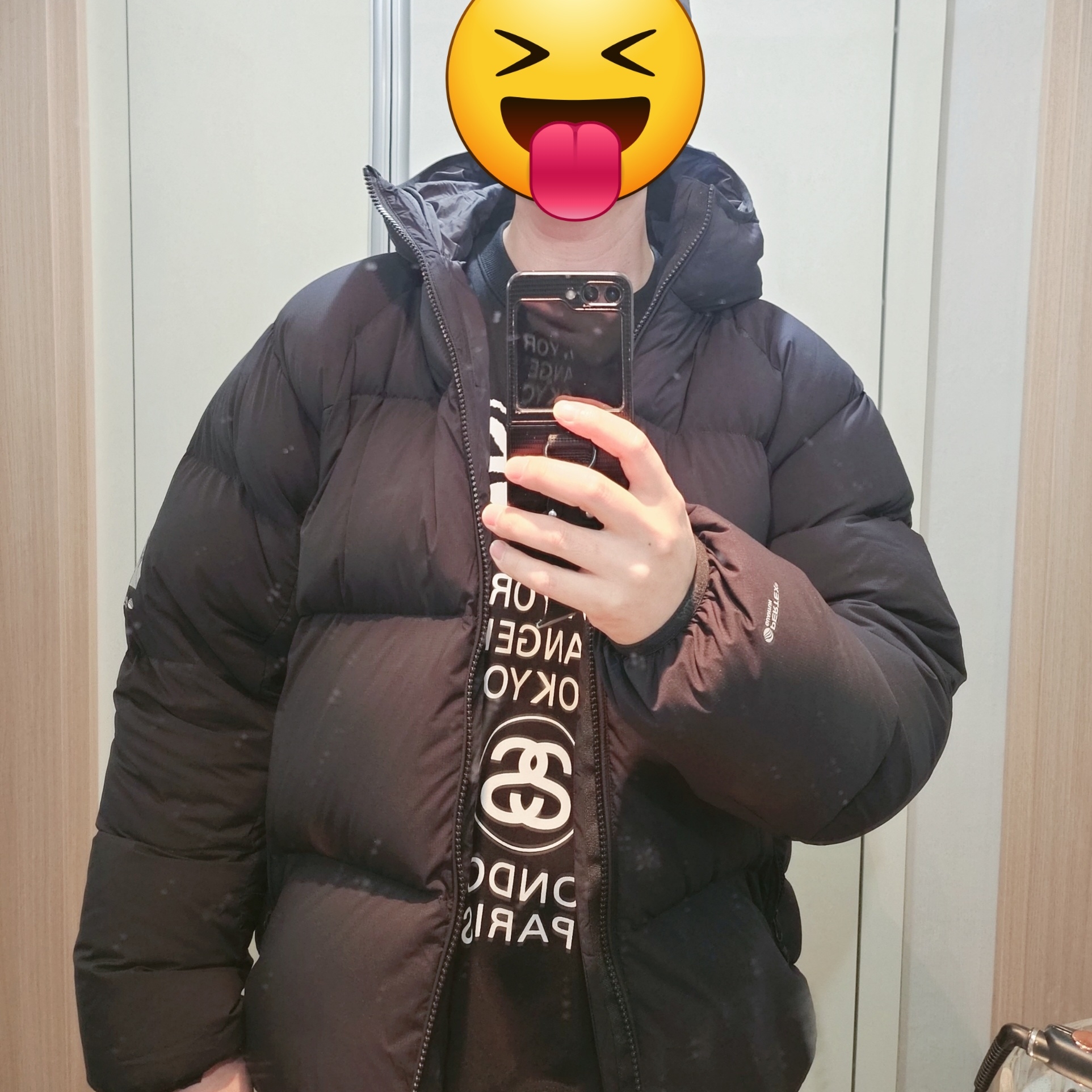 Palace Pertex Matte Balaclava Puffa Black - 23FW, Stussy World Tour Crew Black 2023 착용 스타일 - 1