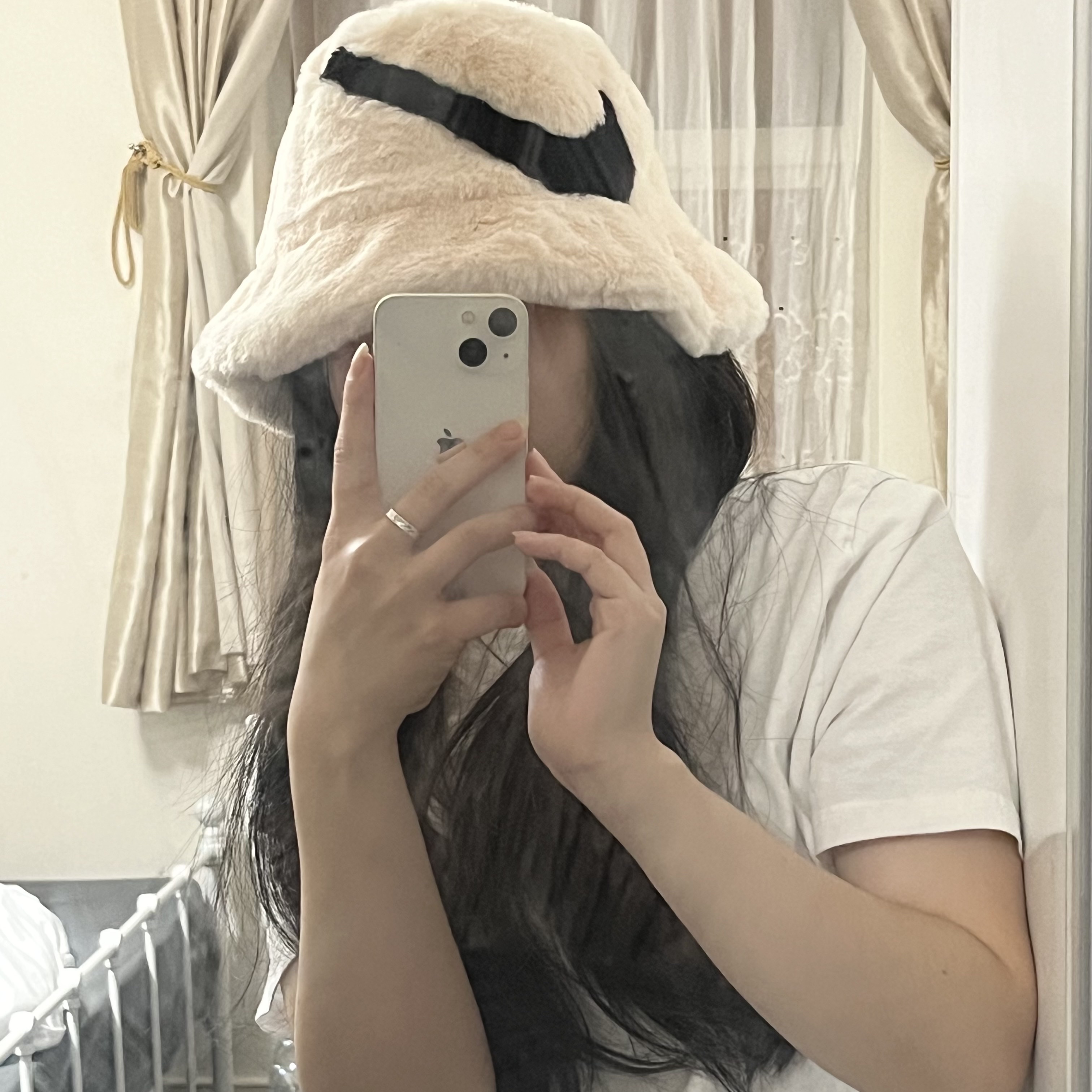 Nike Apex Faux Fur Swoosh Bucket Guava Ice 착용 스타일 - 1