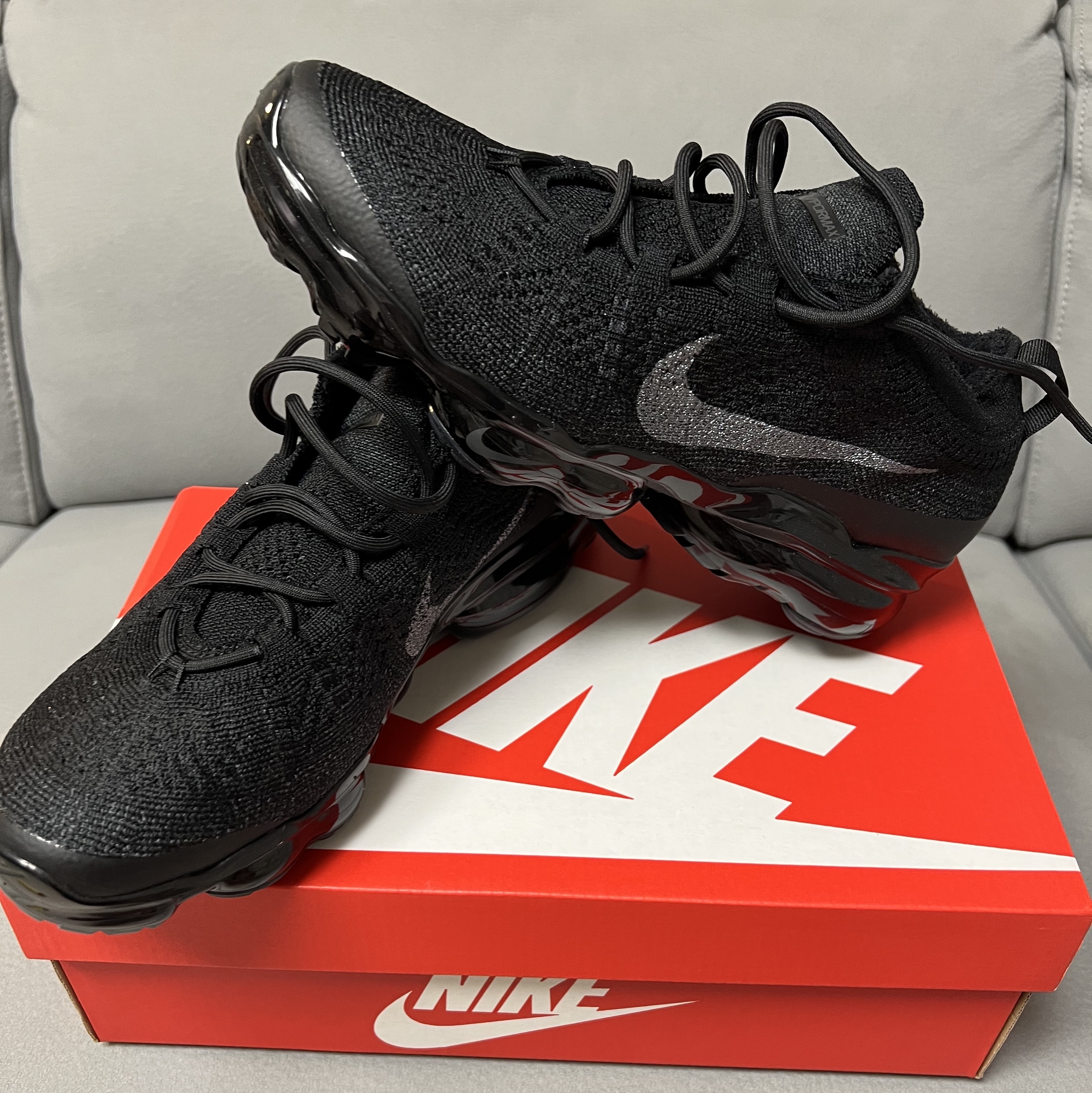 Nike Air VaporMax 2023 Flyknit Triple Black 착용 스타일 - 2
