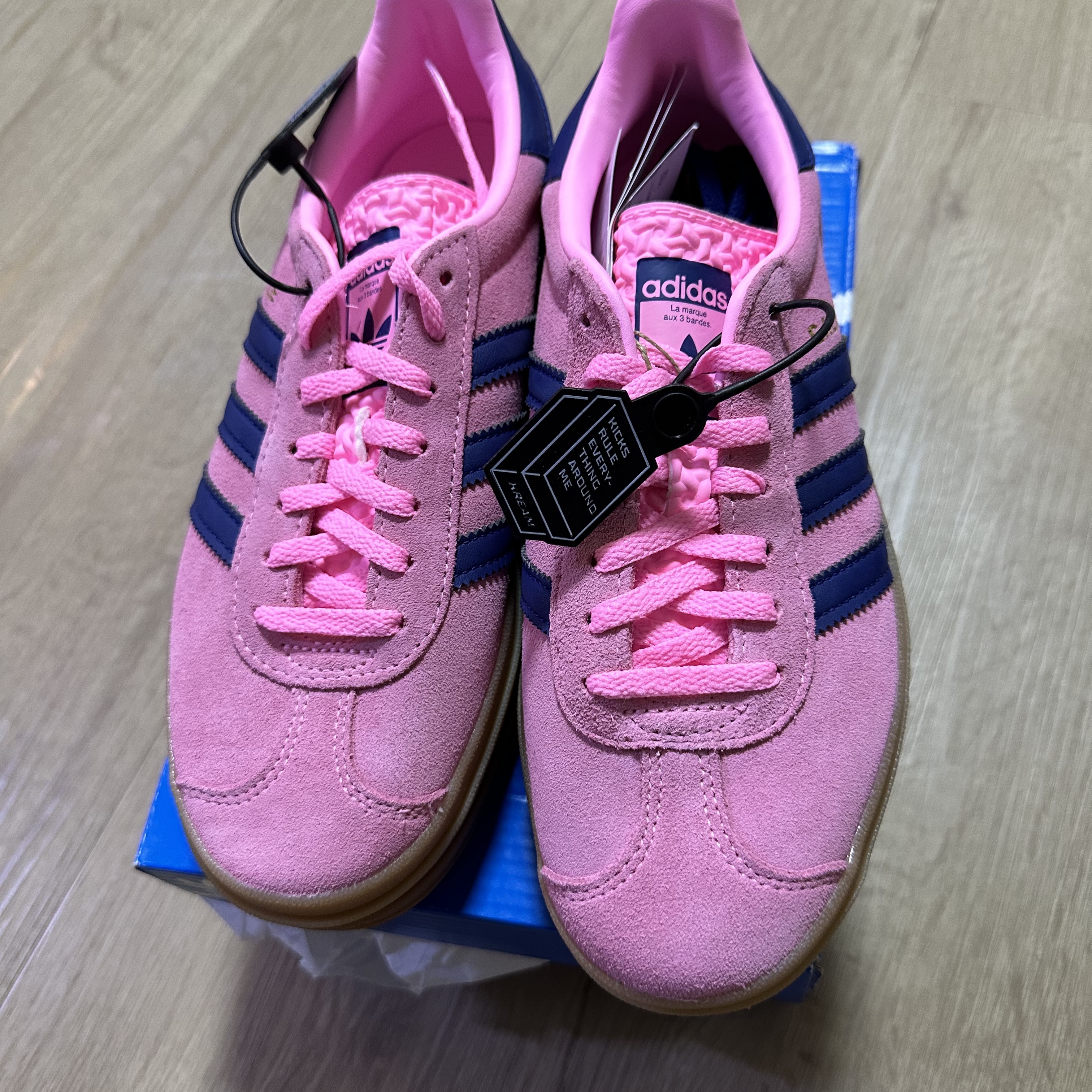 (W) Adidas Gazelle Bold Pink Glow Victory Blue 착용 스타일