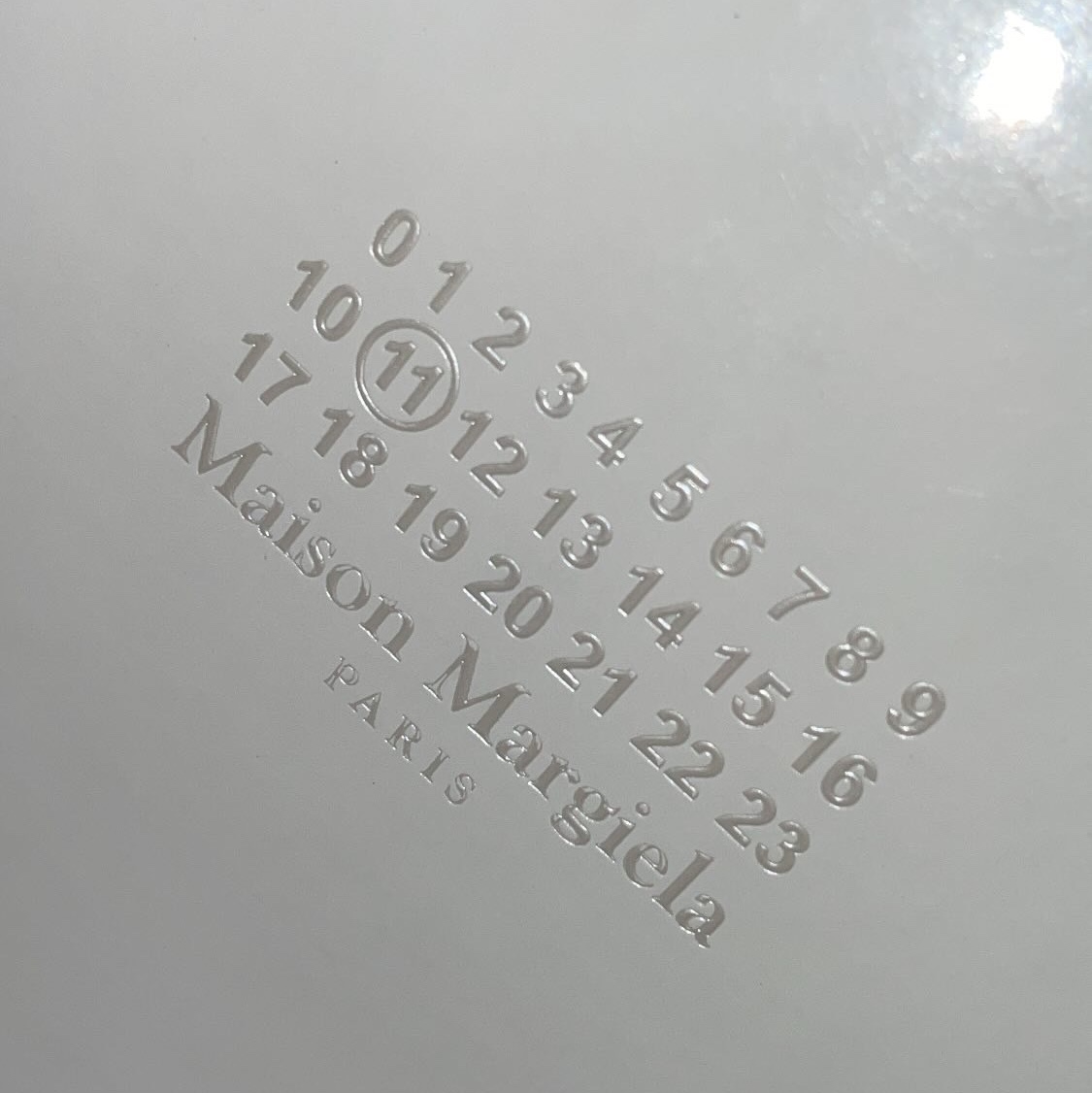 Maison Margiela Four Stitch Card Holder Black 착용 스타일 - 1