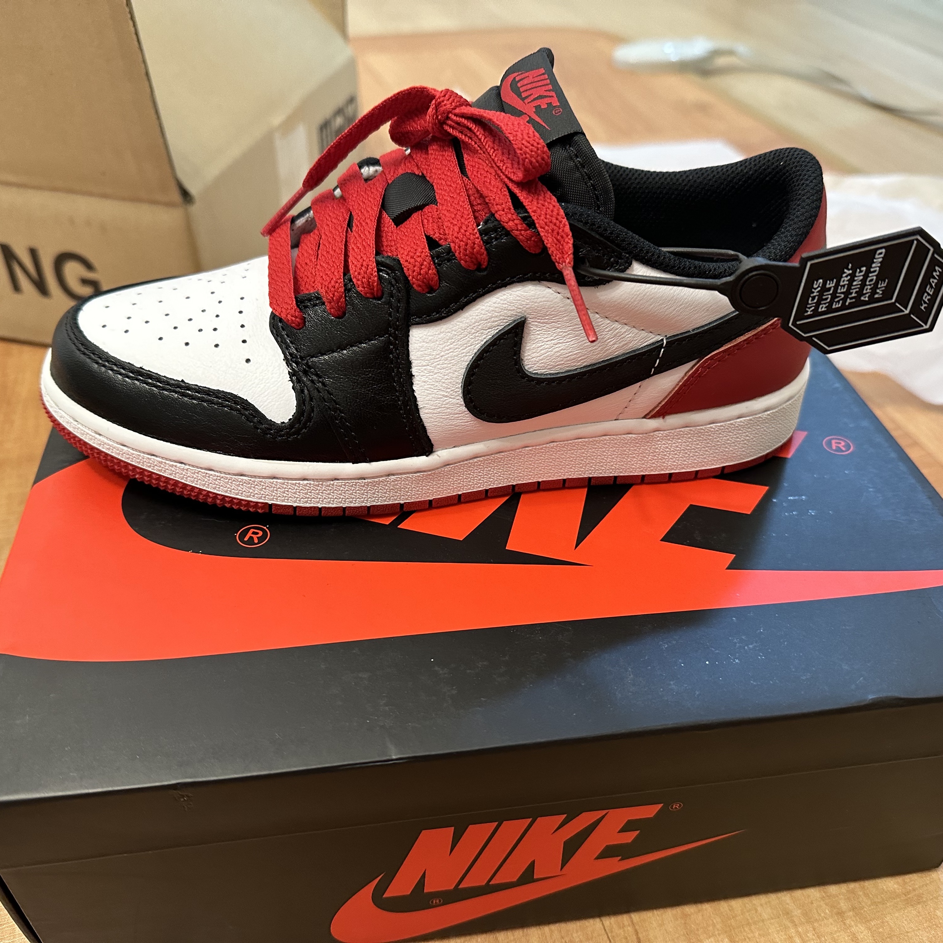 (GS) Jordan 1 Retro Low OG Black Toe 착용 스타일 - 1