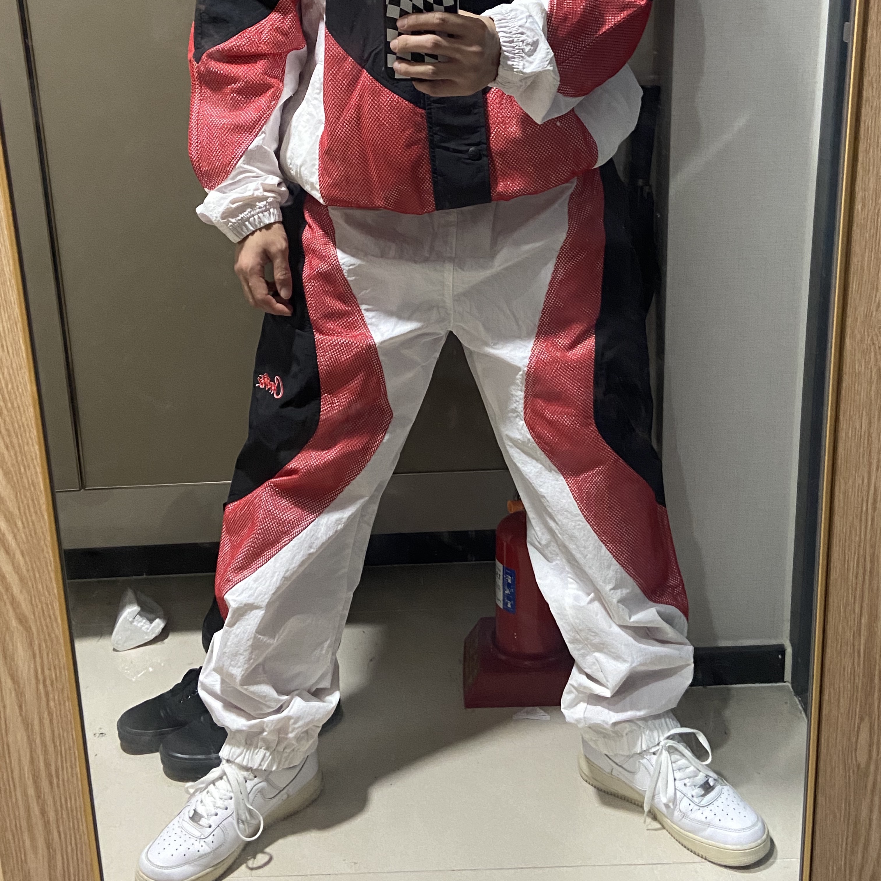 Corteiz Vertigo Shuku Pants Black Red, Corteiz Vertigo Shuku Jacket Black Red 착용 스타일 - 2