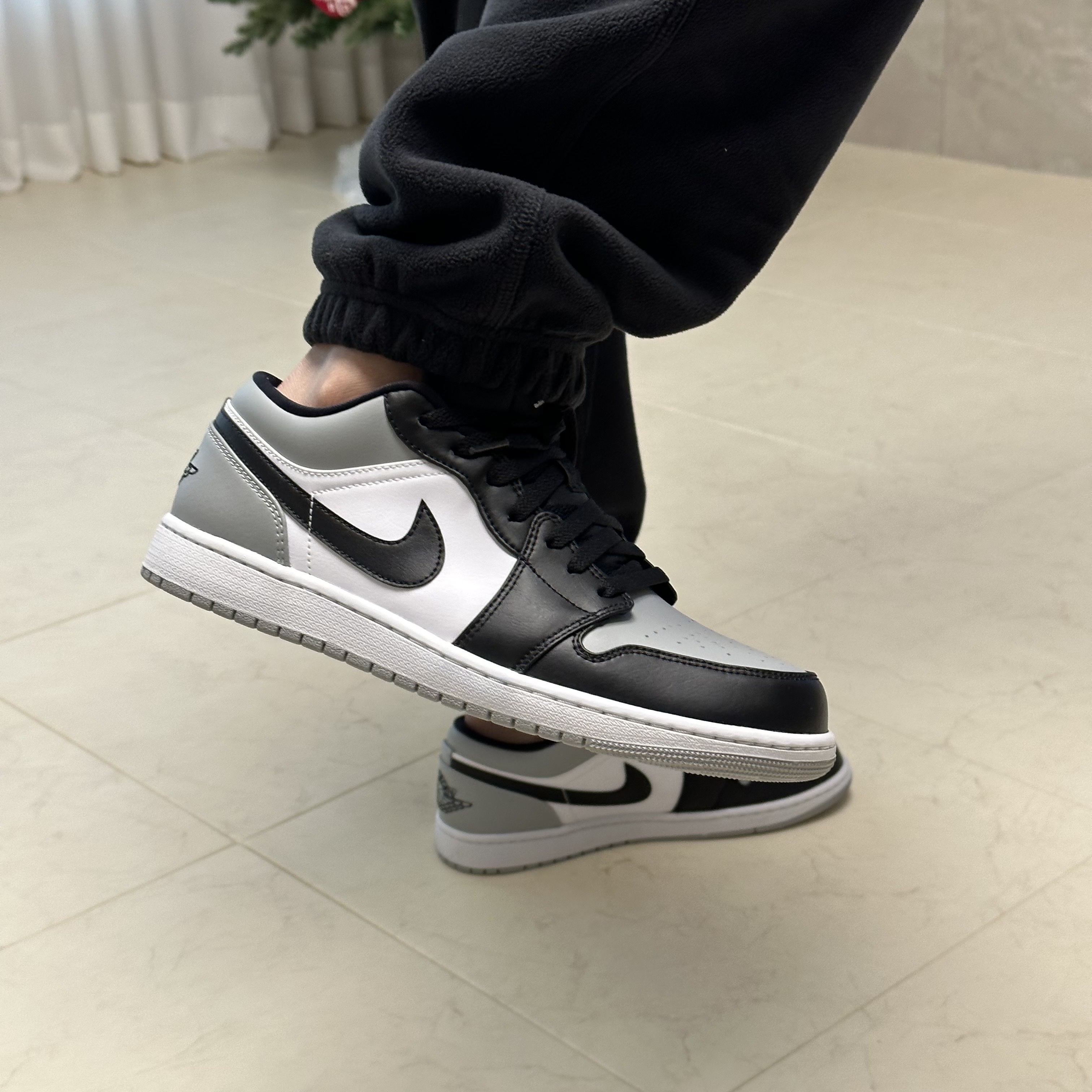 Jordan 1 Low Light Smoke Grey Black 착용 스타일 - 1