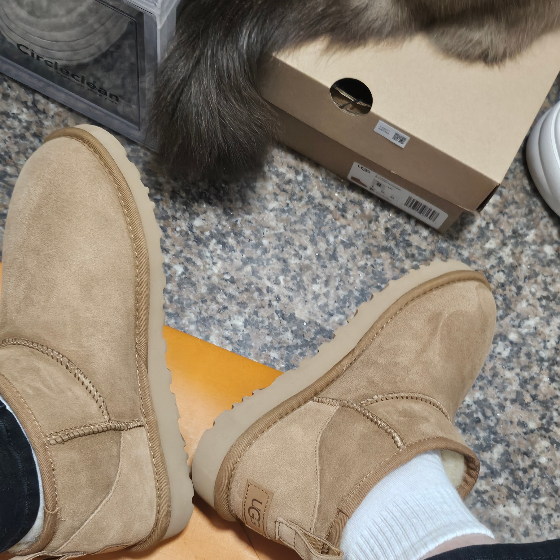 (W) UGG Classic Ultra Mini Boots Chestnut 착용 스타일