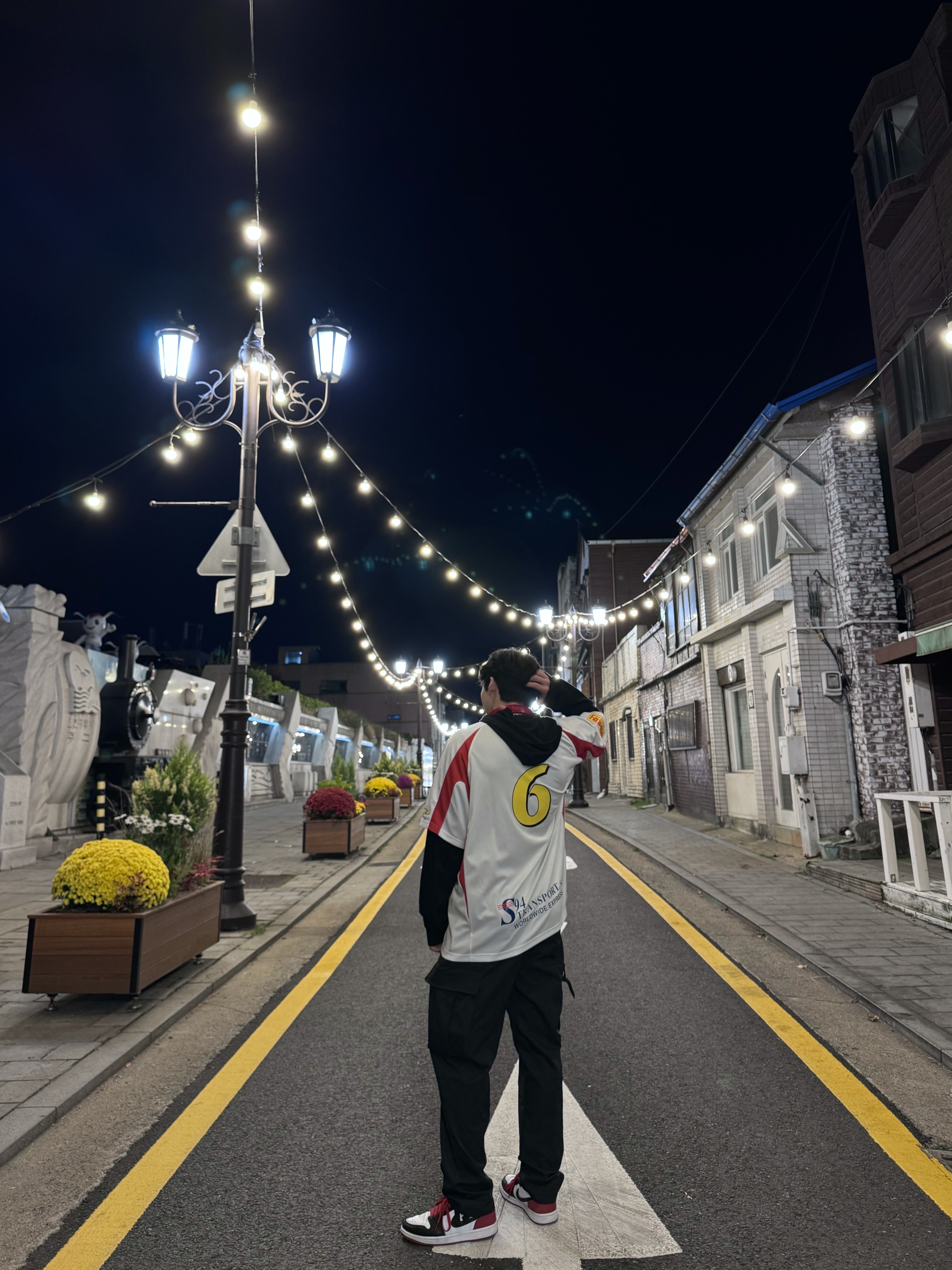 Supreme Hooded Soccer Jersey White - 23FW, Jordan 1 Retro Low OG Black Toe 착용 스타일