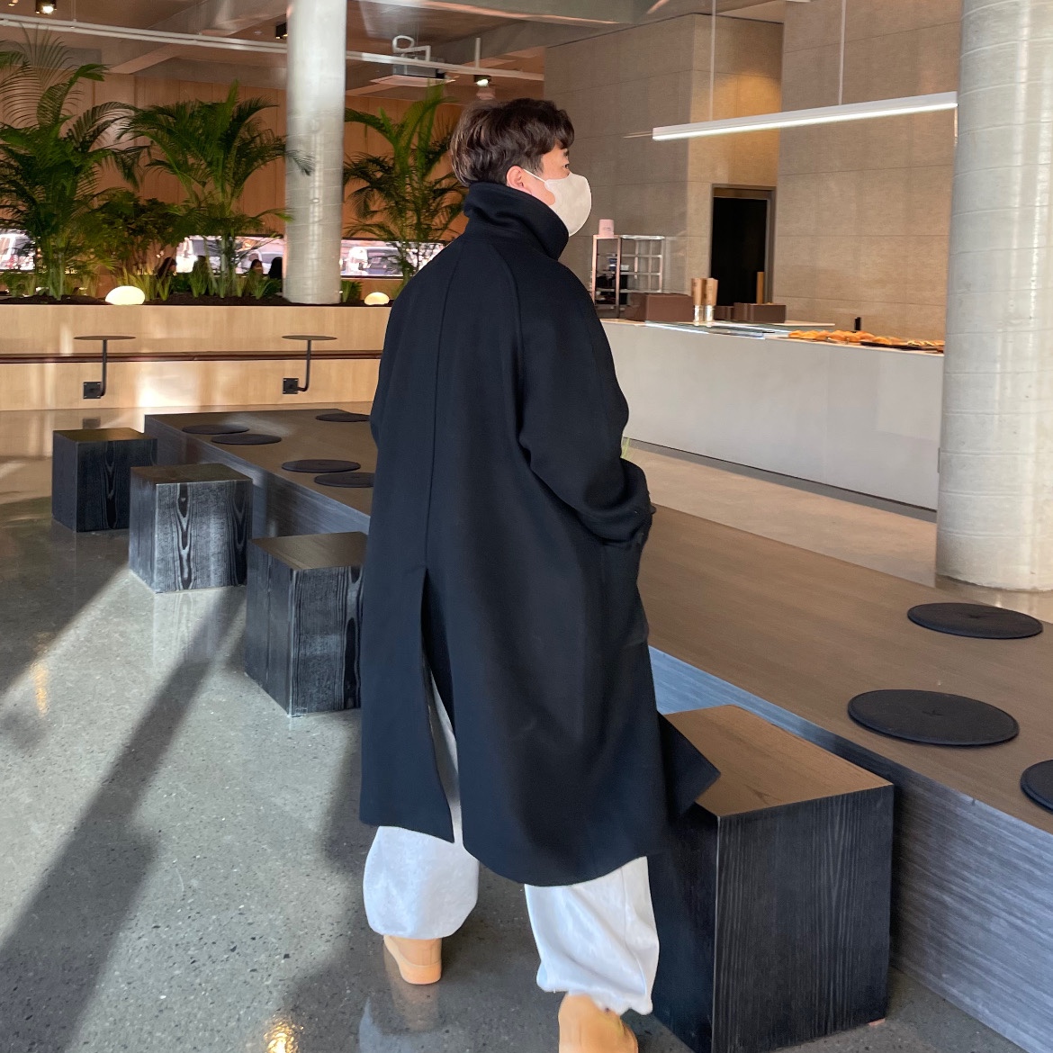Undermycar Legion.02 Balmacaan Oversized Wool Coat Black 착용 스타일 - 3