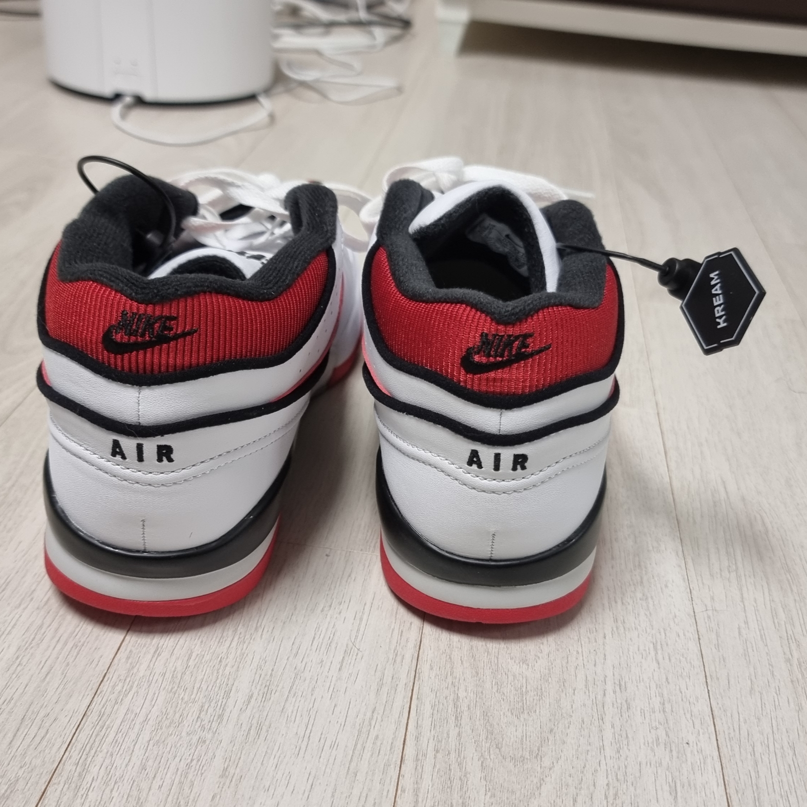 Nike x Billie Eilish Air Alpha Force 88 Fire Red and White 착용 스타일 - 4