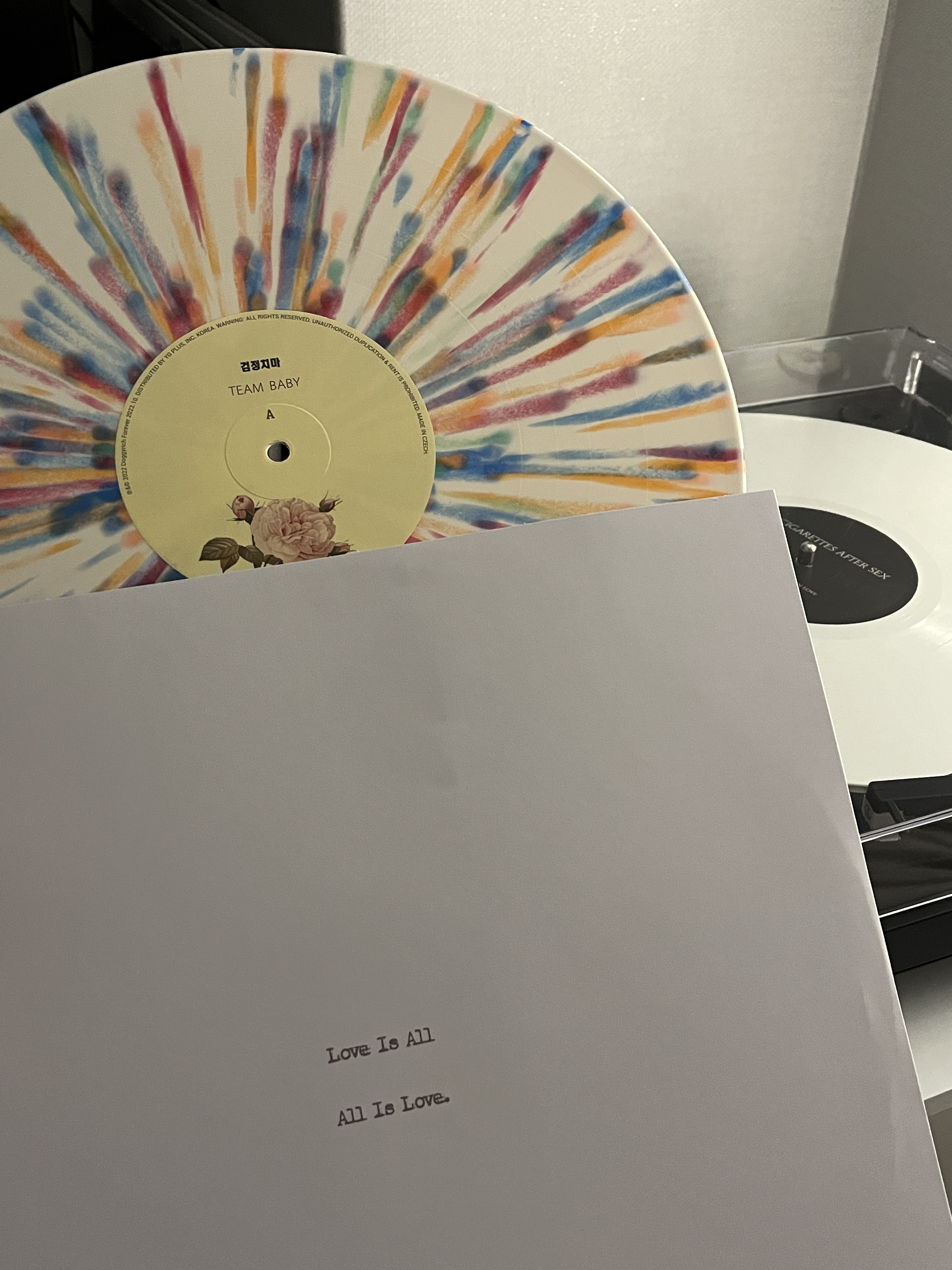 The Black Skirts 3rd Album Part 1 Team Baby LP Splatter Color, Audio-Technica AT-LP60X Auto Belt Drive Turntable Black (Korean Ver.) 착용 스타일 - 2