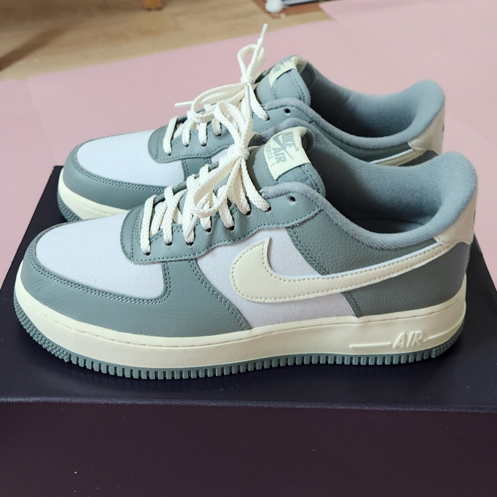 Nike Air Force 1 '07 LX Mica Green 착용 스타일 - 3