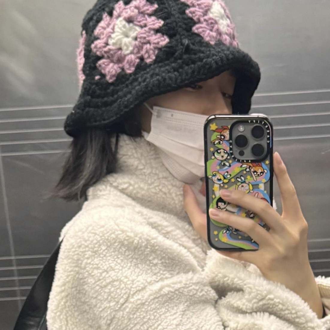 Casetify x The Powerpuff Girls iPhone Medley Magsafe Impact Case Clear Black 착용 스타일