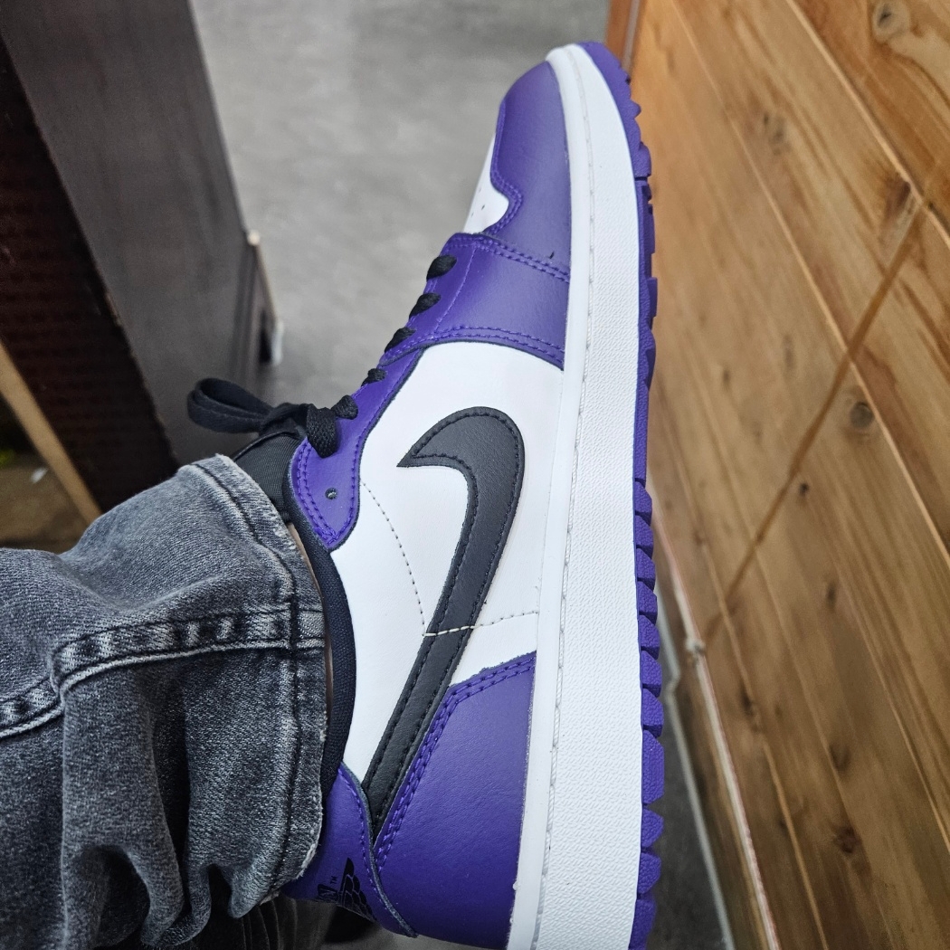 Jordan 1 Low Golf Court Purple 착용 스타일 - 1