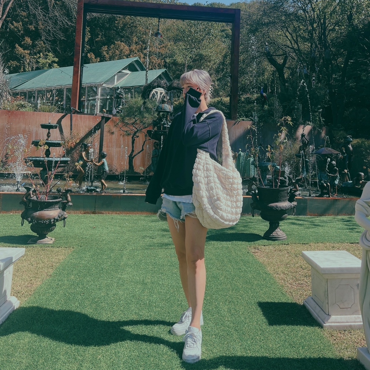 COS Quilted Oversized Shoulder Bag Off White Light Beige, (W) Nike Air Force 1 '07 Low White 착용 스타일