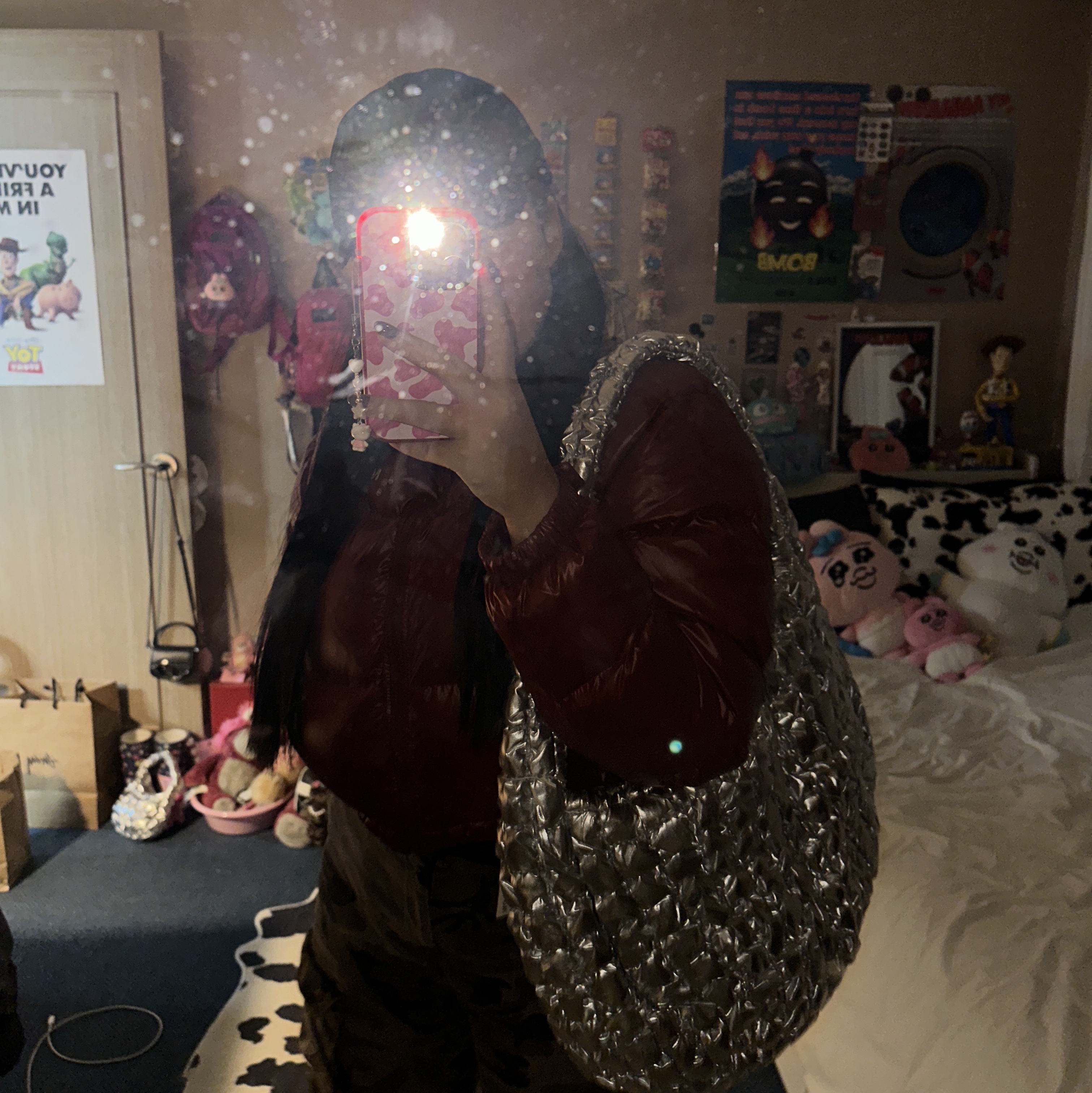 COS Quilted Oversized Shoulder Bag Silver 착용 스타일 - 1
