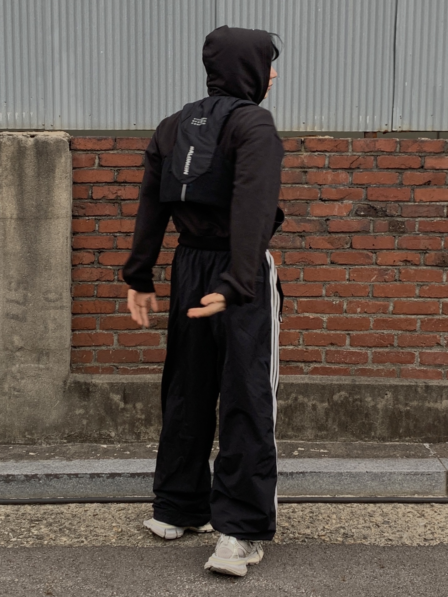 Salomon x MM6 Maison Margiela Gilet Black 착용 스타일 - 1