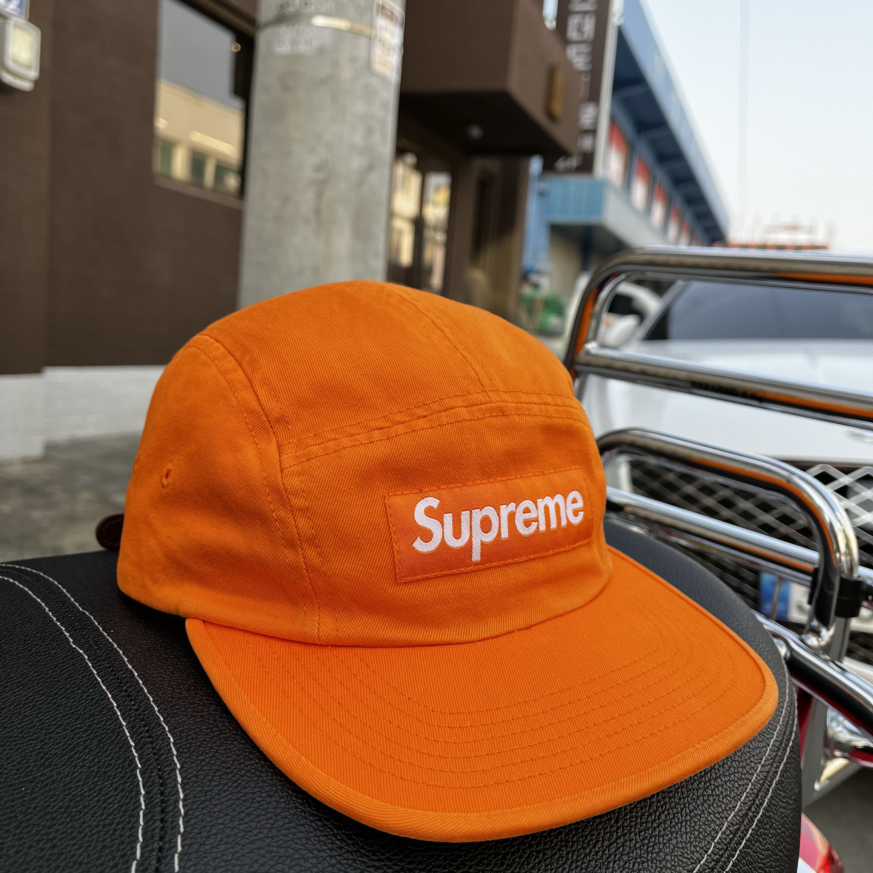Supreme Washed Chino Twill Camp Cap Light Orange - 23FW 착용 스타일 - 1