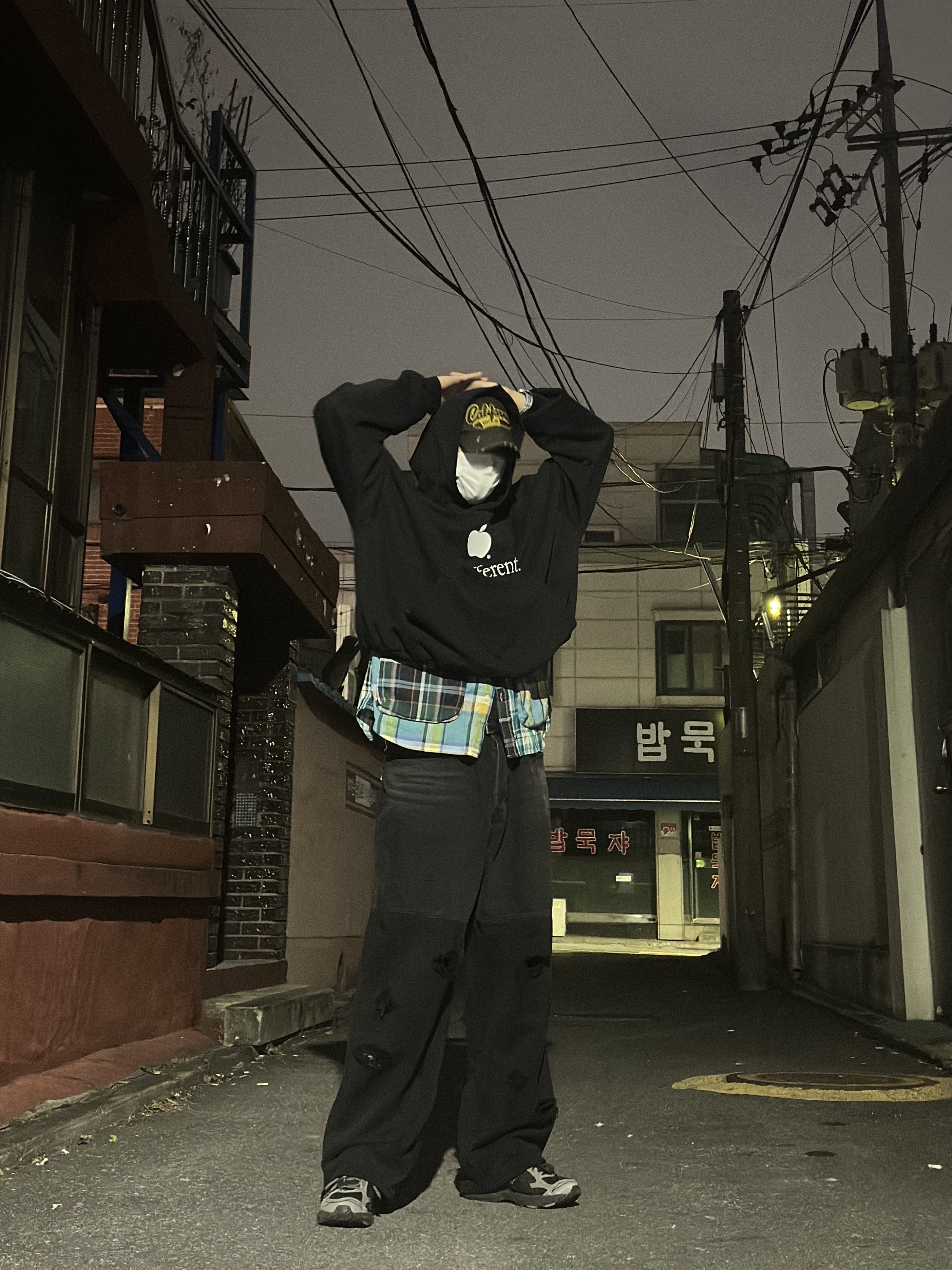Asics x Atmos x Undermycar Gel-Kayano 14 Pepper Black, Undermycar Dival Real Divided Damage Washed Pants Inkwell - 23FW 착용 스타일 - 3