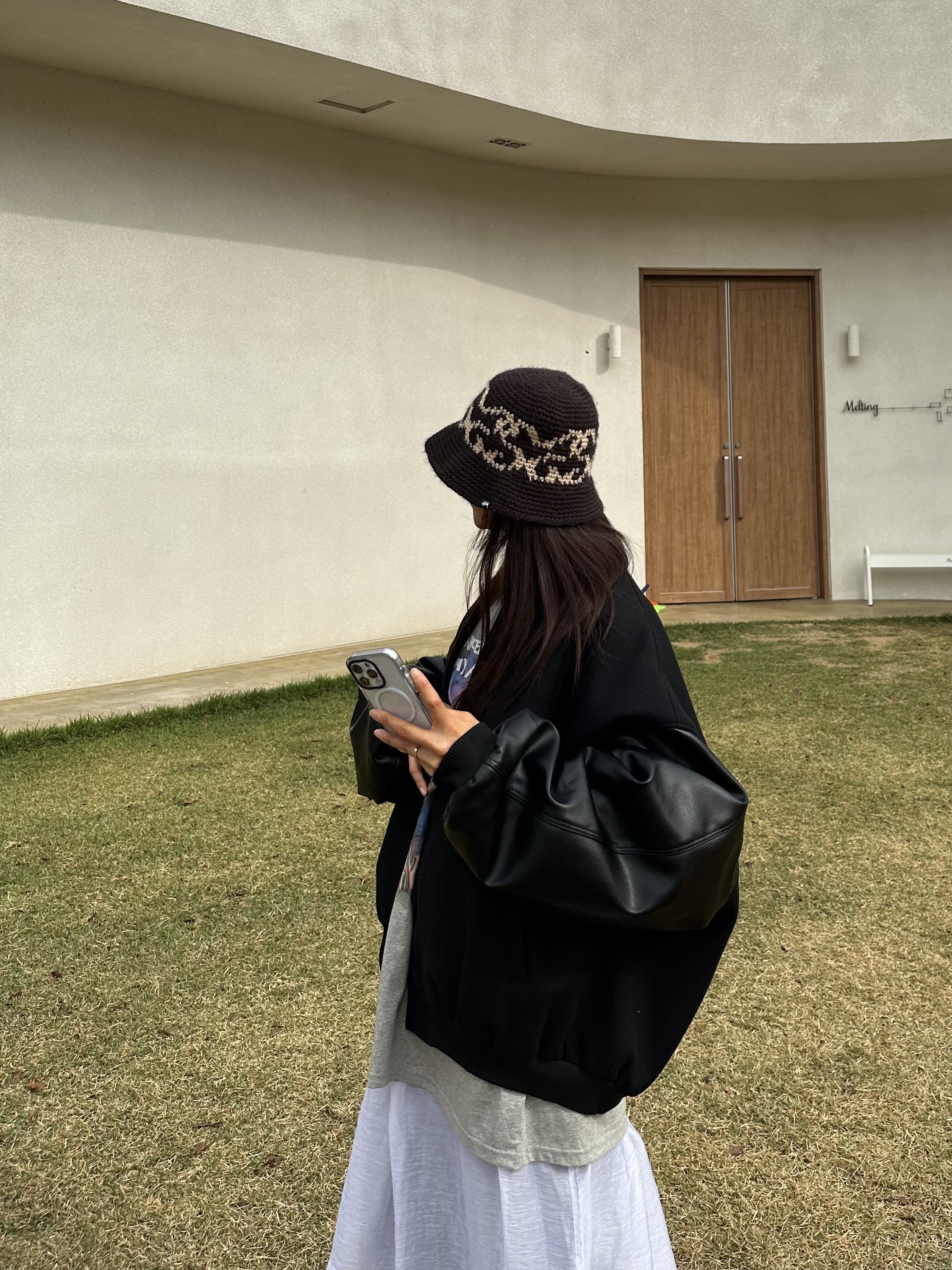 Stussy SS Knit Bucket Hat Black, Adidas Samba OG Cloud White 착용 스타일 - 1