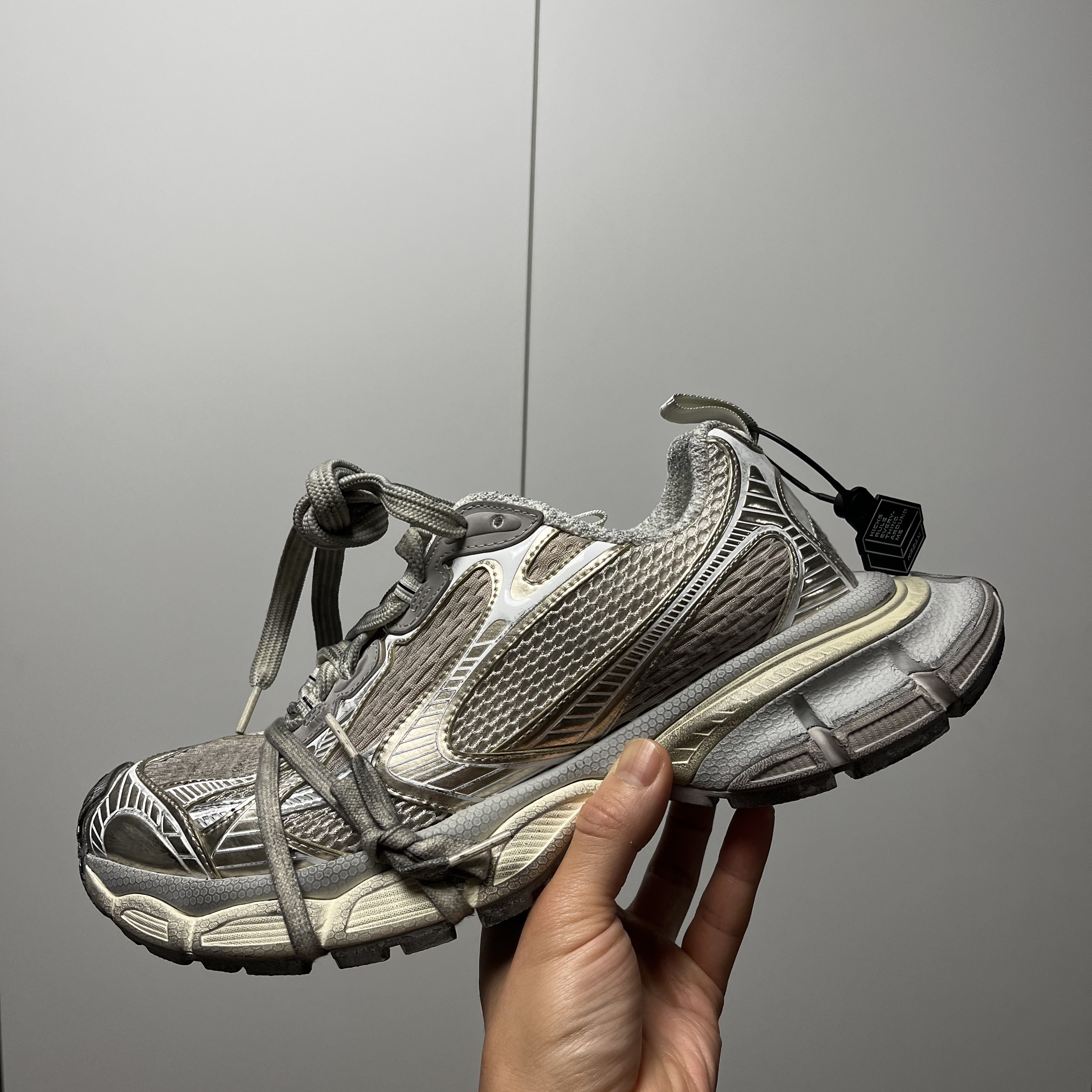 Balenciaga 3XL Sneakers Light Beige 착용 스타일