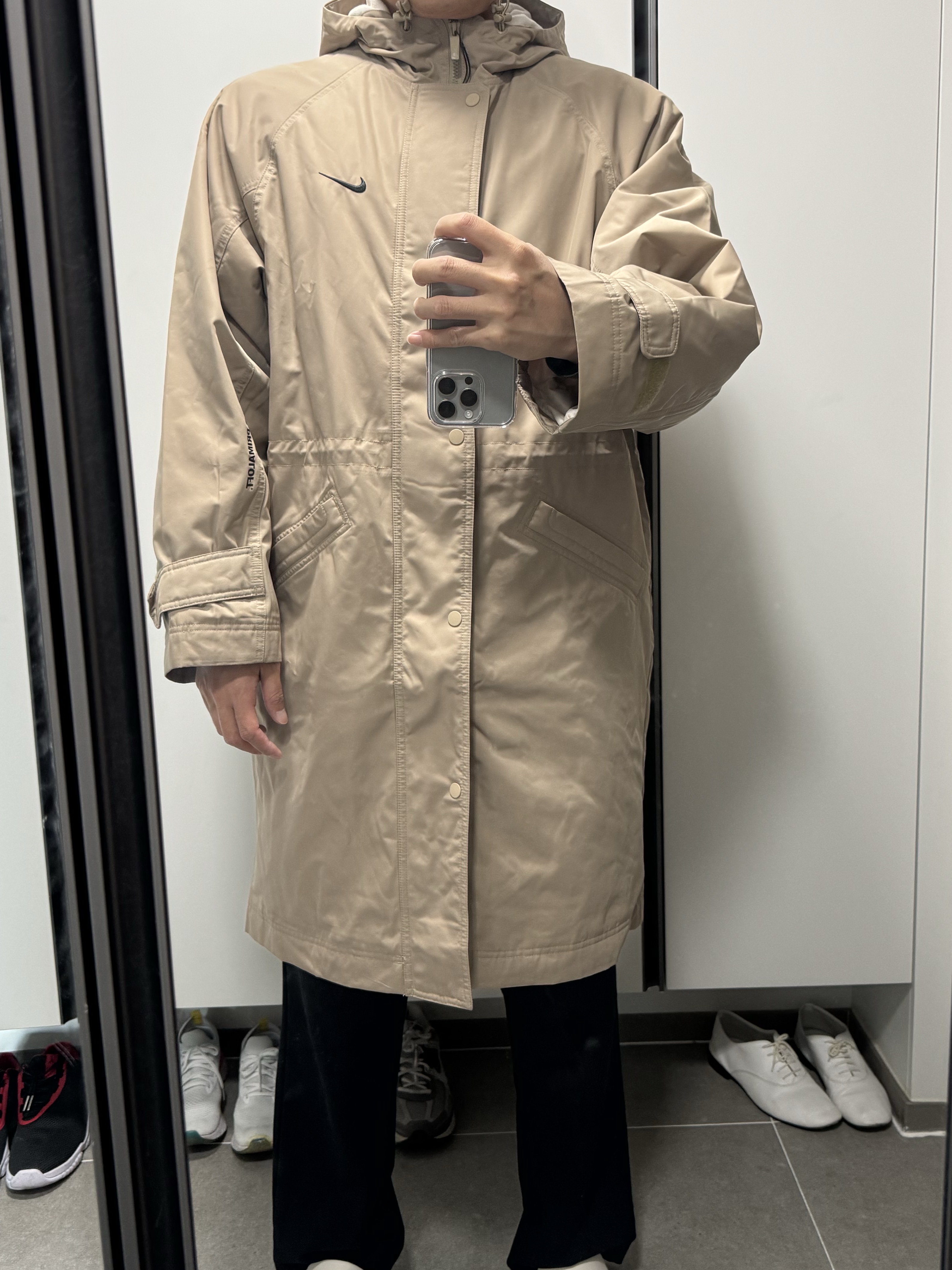 Nike x Drake Nocta Basketball Sideline Jacket Khaki (DV3647-248) 착용 스타일 - 2