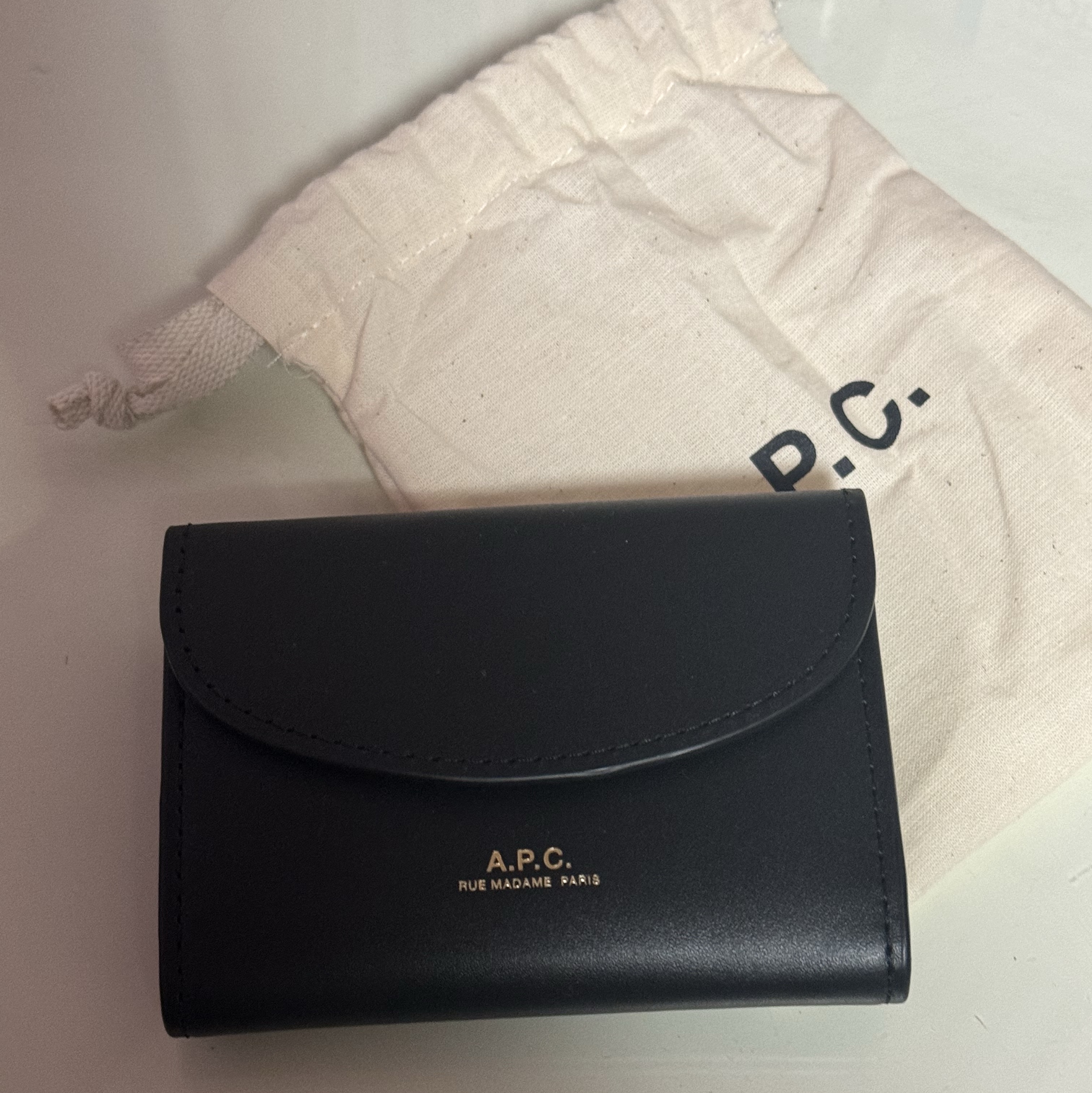 A.P.C. Geneva Business Card Holder Black 착용 스타일 - 2