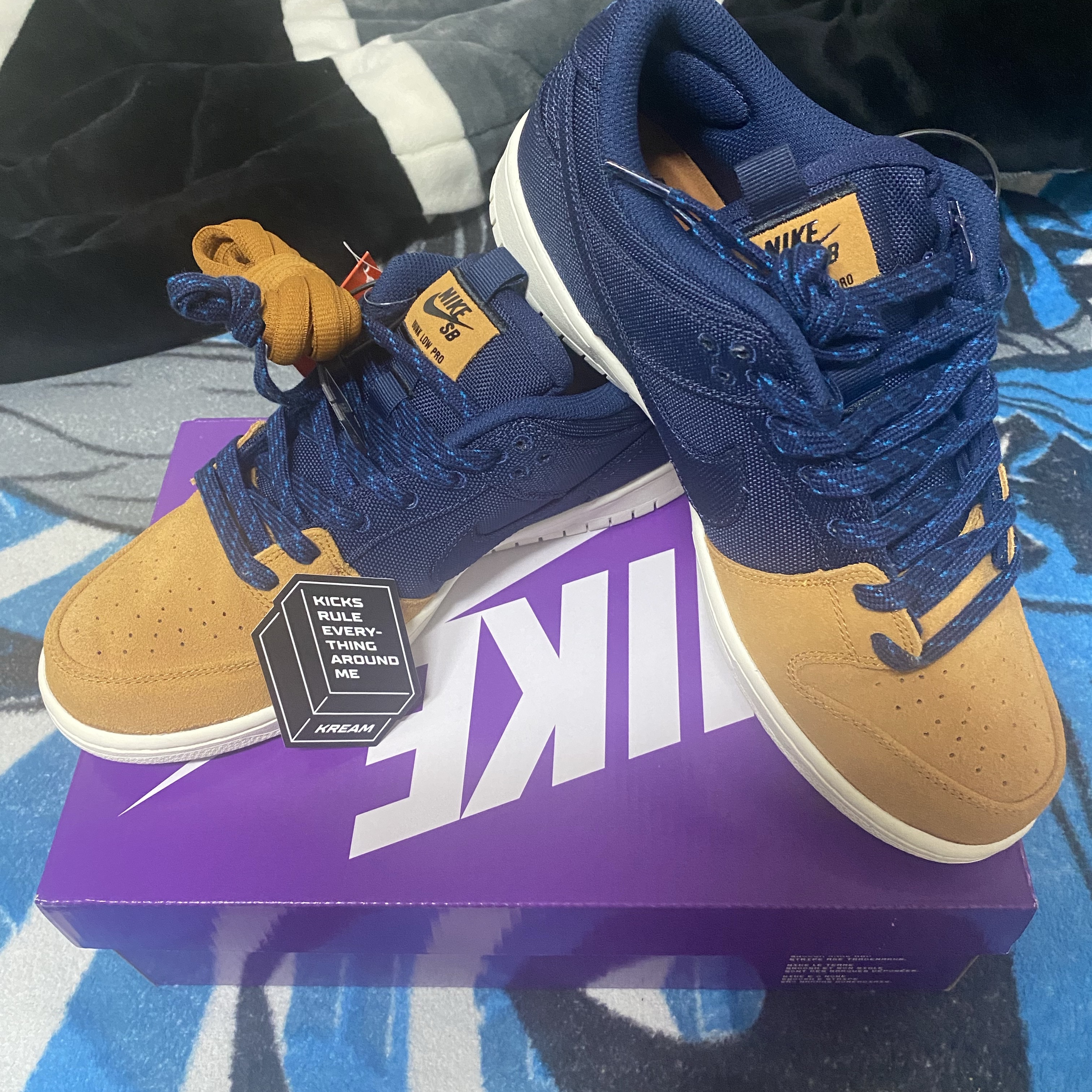 Nike SB Dunk Low Pro Premium Desert Ochre and Midnight Navy 착용 스타일 - 3